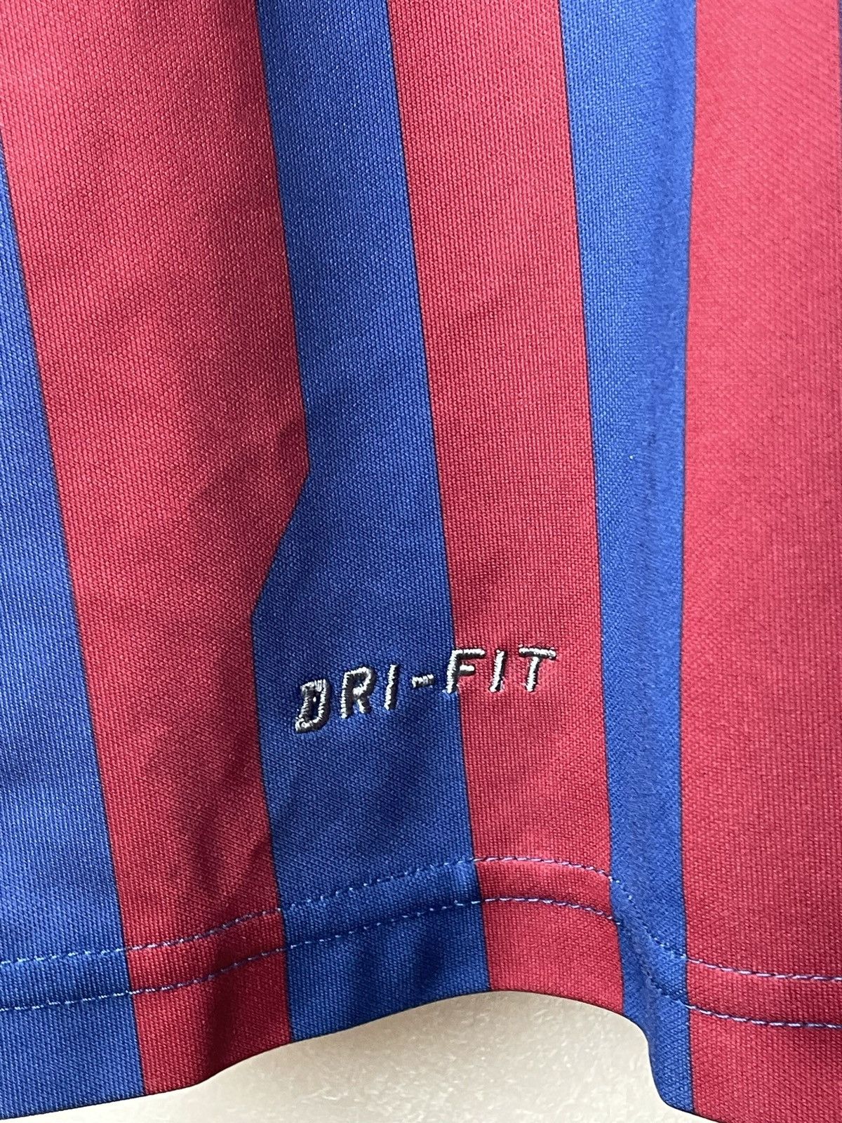 Vintage BARCELONA 2011 2012 HOME FOOTBALL JERSEY SOCCER Shirt NIKE Size US M / EU 48-50 / 2 - 6 Thumbnail