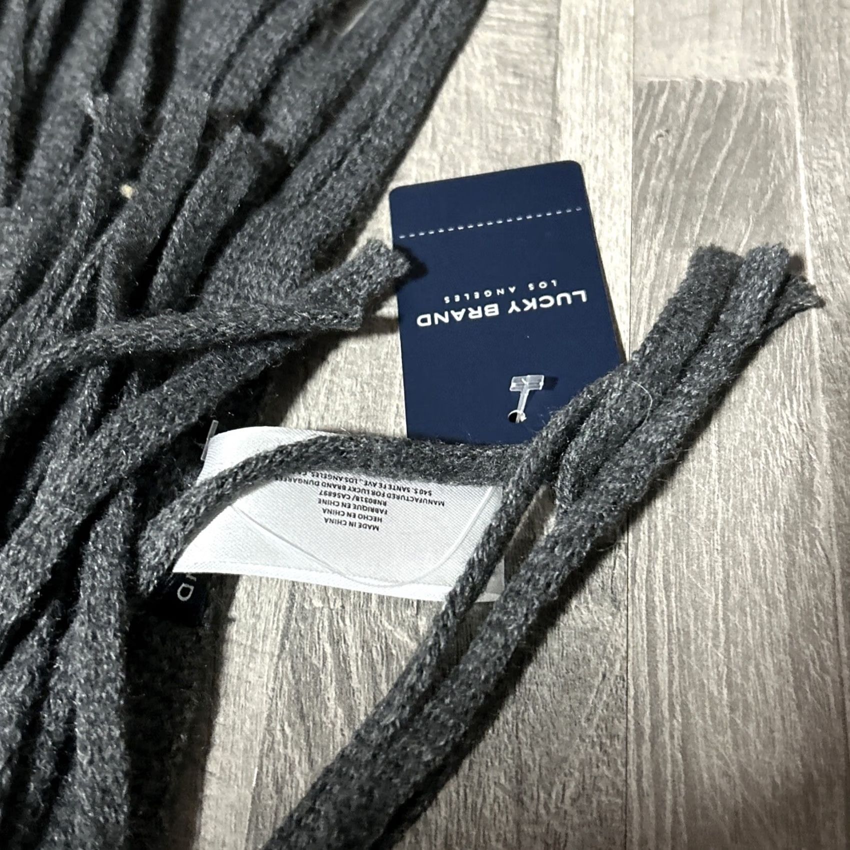 Lucky Brand New Lucky Brand Knit Scarf Charcoal Gray Brushed Soft Fringe Trim Size ONE SIZE - 2 Thumbnail