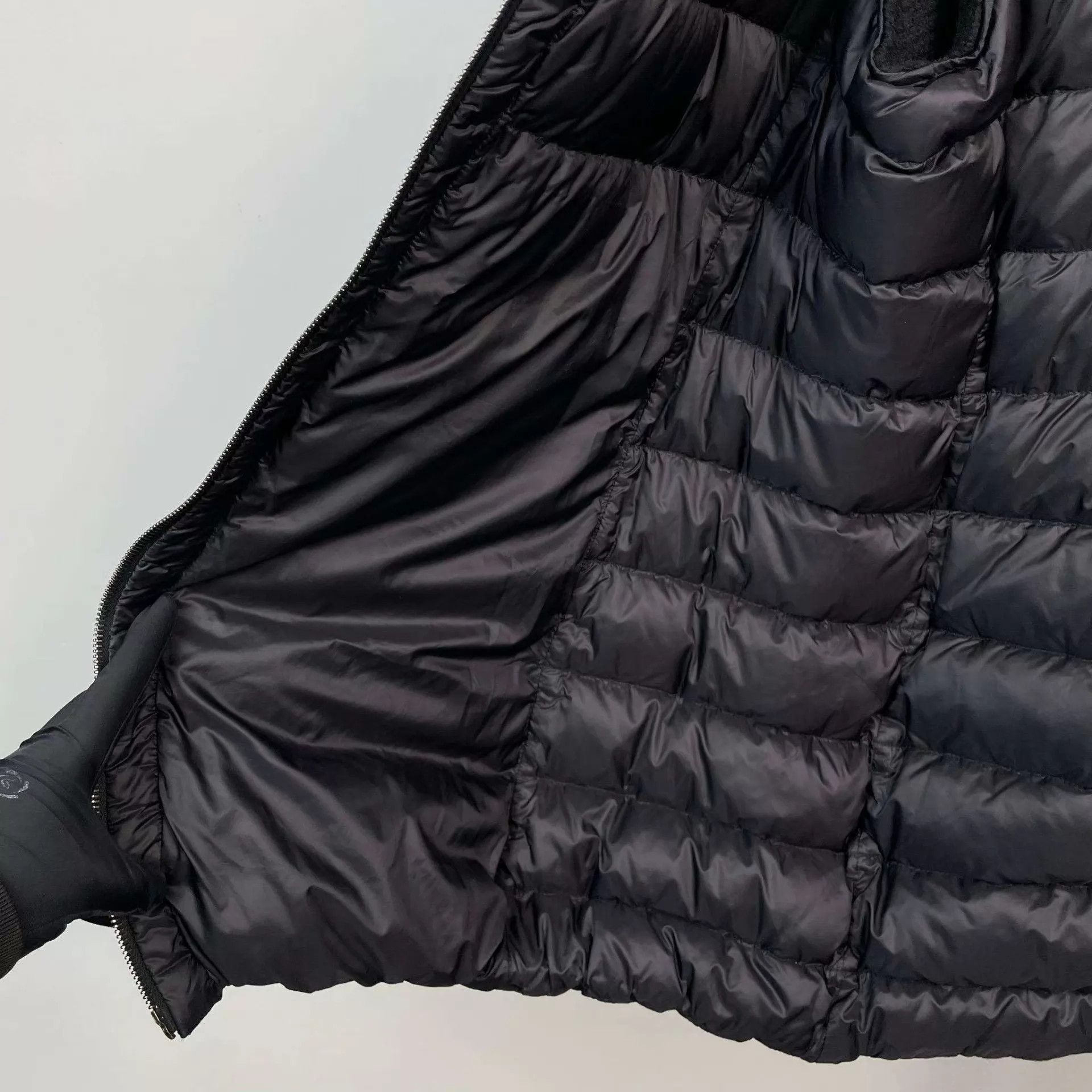 Moncler Moncler '19 Black Down Jacket L Size US L / EU 52-54 / 3 - 9 Thumbnail