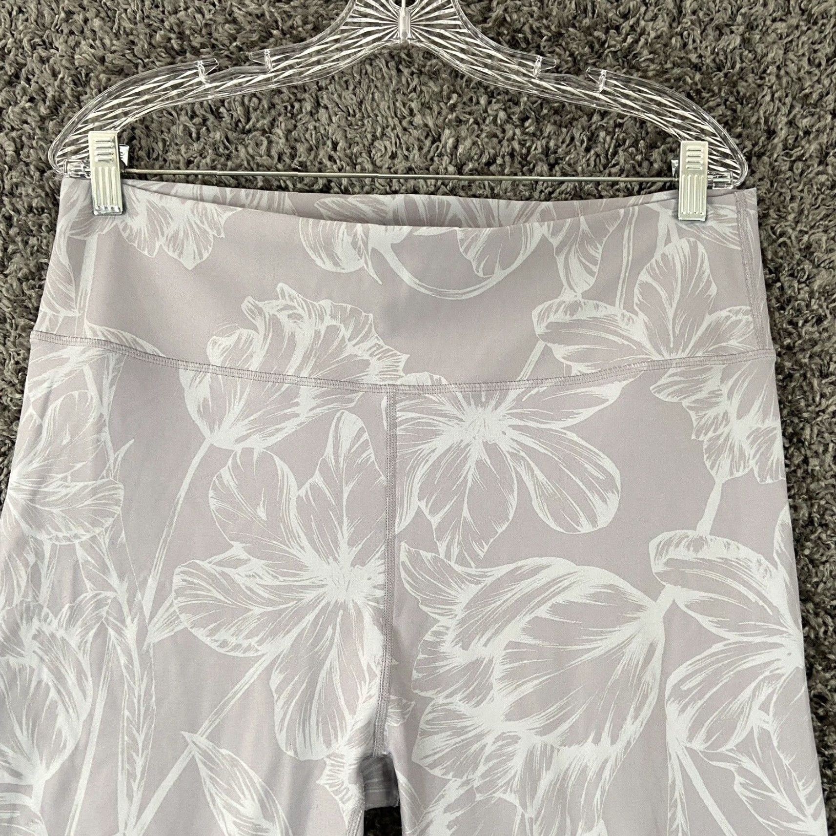 Vintage Women’s 2XL Activewear Yoga Pants Gray Floral Pattern Pants Womens 2XL Activewear Compression Yoga Floral Gray White Size 40" / US 18 - 4 Thumbnail