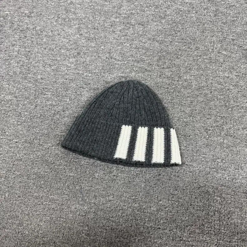 Thom Browne Thom Browne Deep grey classic four-striped knit beanie Size ONE SIZE - 1 Thumbnail