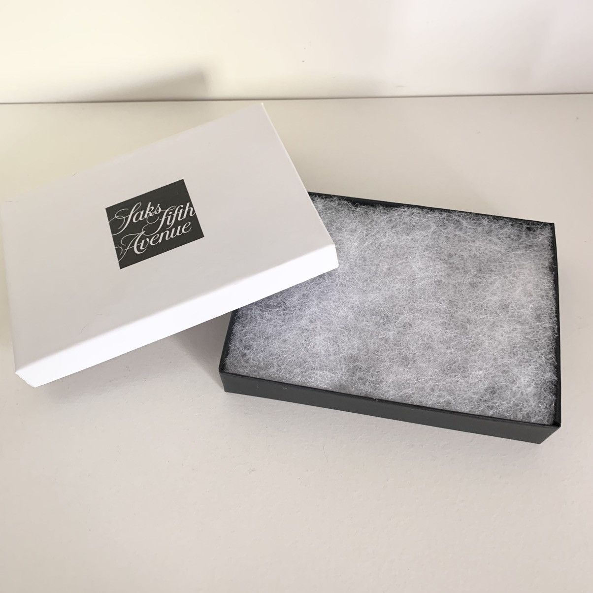 Saks Fifth Avenue Saks fifth avenue jewelry gift box Size ONE SIZE - 4 Thumbnail