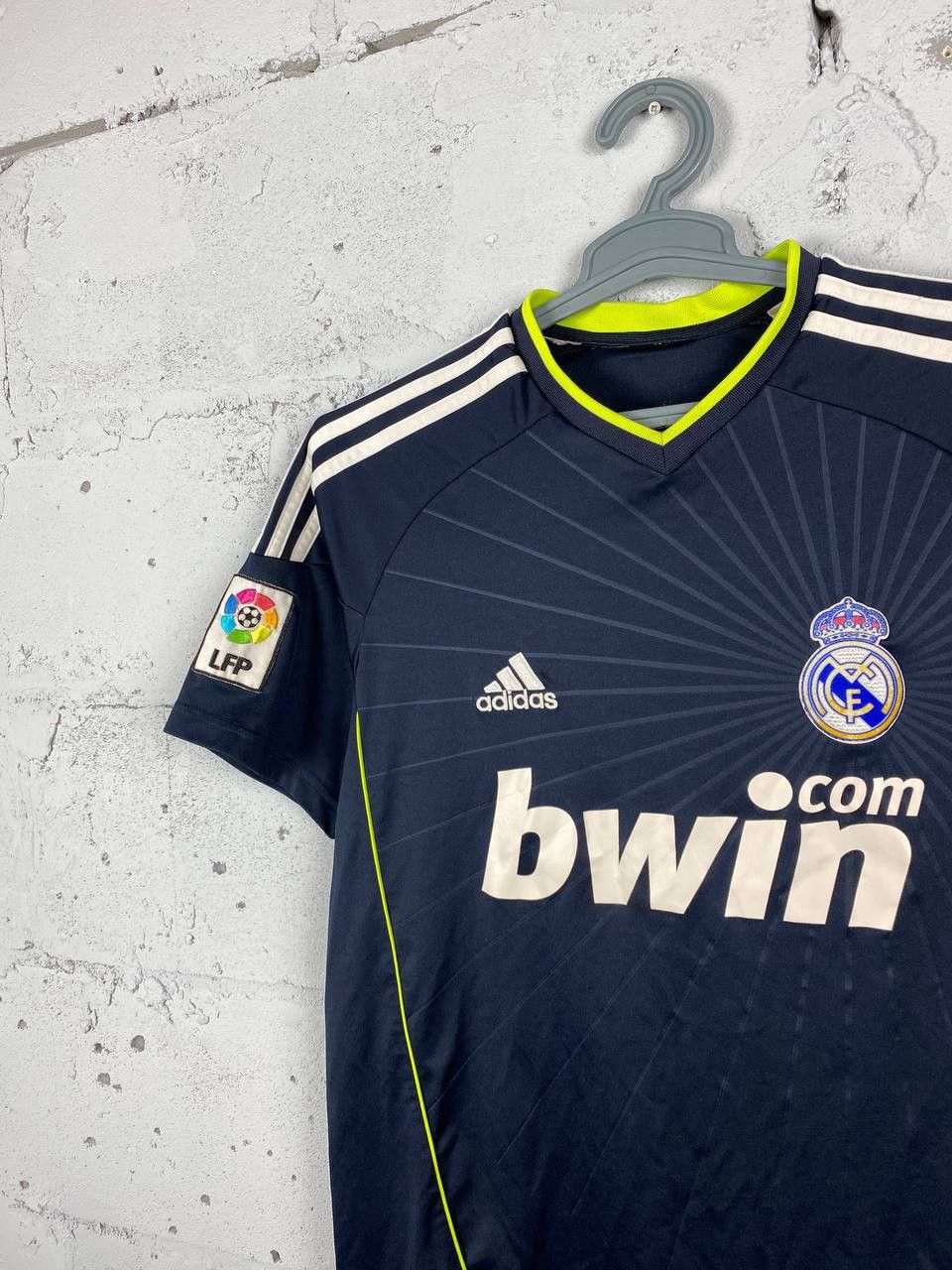 Adidas Real Madrid Adidas 2010 Jersey Size M Size US M / EU 48-50 / 2 - 3 Thumbnail