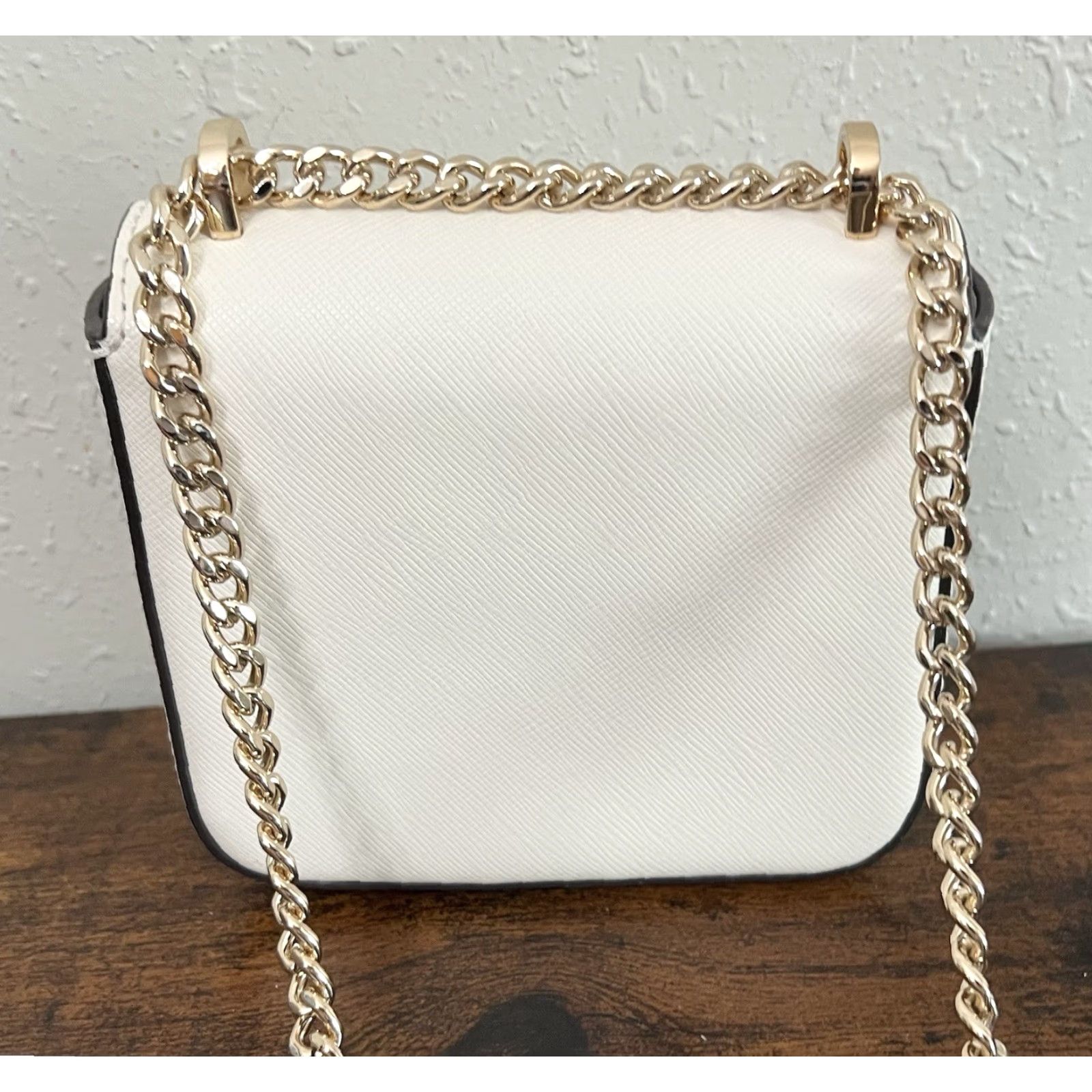 Vintage VINTAGE kate spade New York Crossbody Purse Women Small Kate Love White Leather Gold Hardware Heart Brief description not needed Size ONE SIZE - 7 Thumbnail