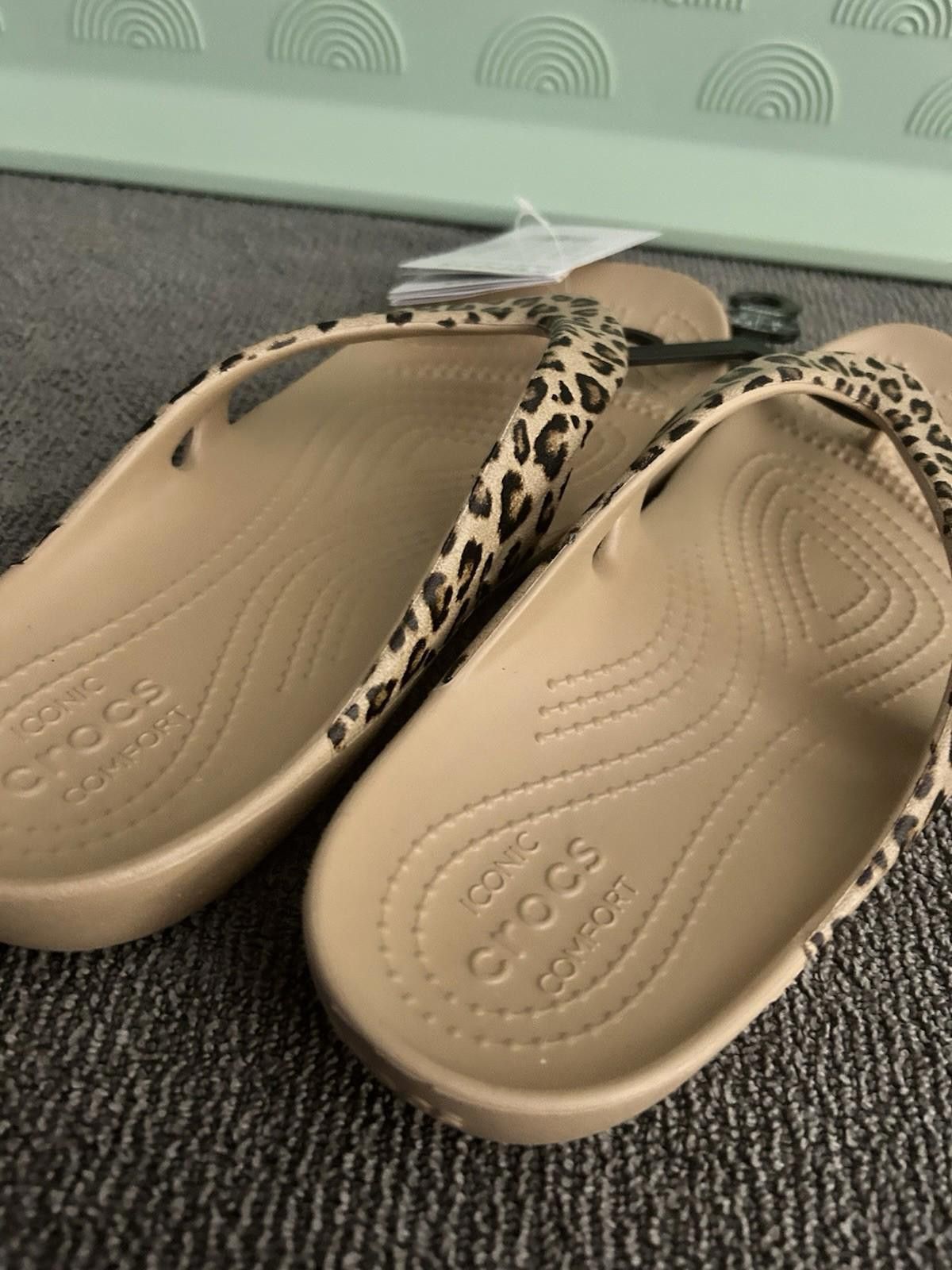 Crocs Crocs Kadee II Leopard Animal Print Womens Flip Flops Size 8 Size US 8 / IT 38 - 2 Thumbnail
