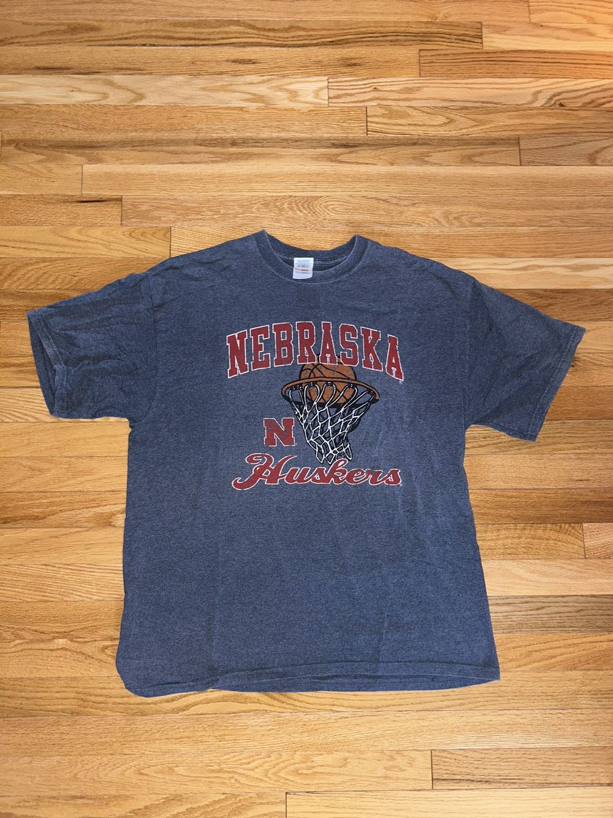 Gildan Vintage Nebraska Huskies Shirt Size US XL / EU 56 / 4 - 1 Thumbnail