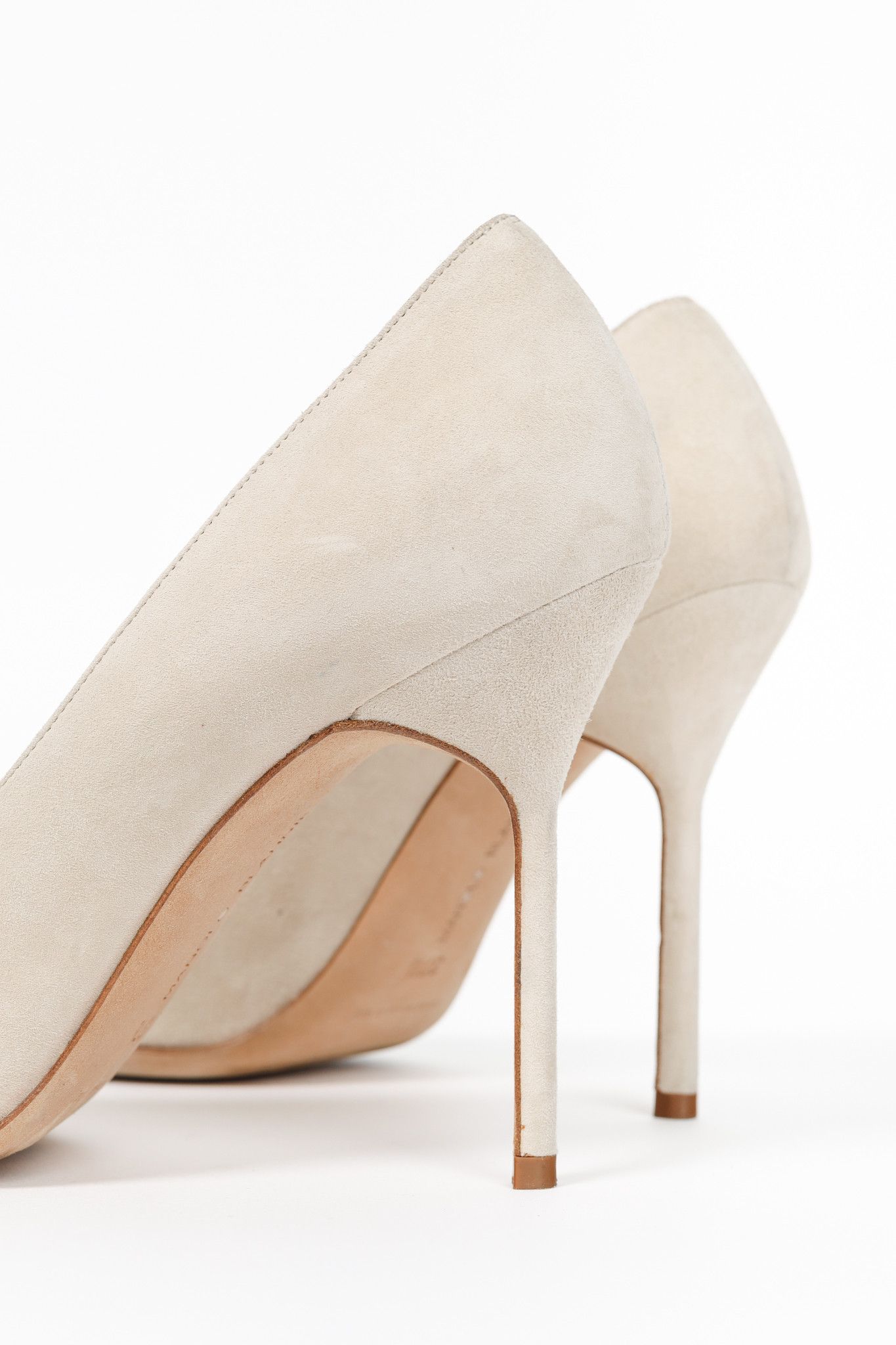 Manolo Blahnik Manolo Blahnik BB Beige Suede Pointed-Toe Pumps Size US 7 / IT 37 - 7 Thumbnail