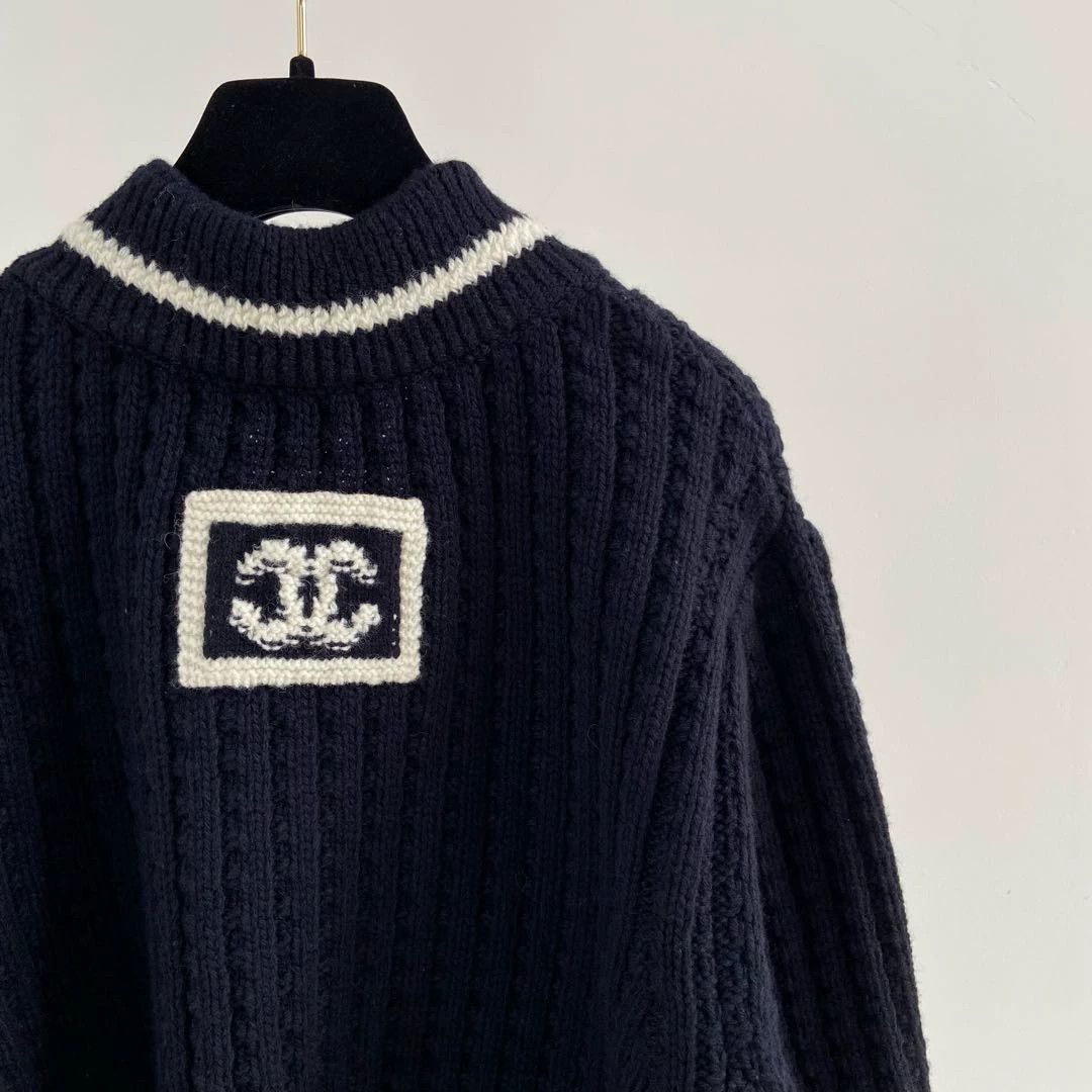 Chanel Chanel Navy Blue knit V-neck pullover 34 Size XS / US 0-2 / IT 36-38 - 6 Thumbnail