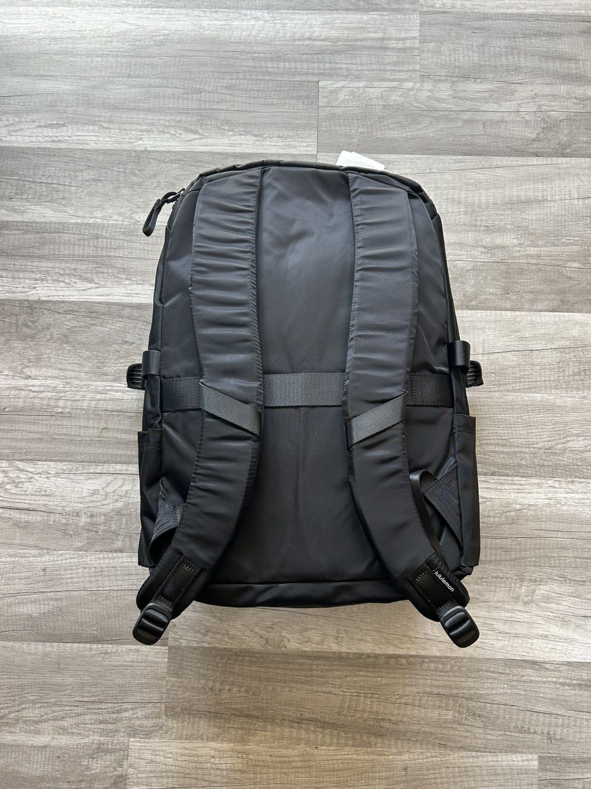 black new crew lululemon backpack Athletica (Black): Clothing, Shoes & Jewelry And Water Bottle Or Shake Lululemon Lululemon New Crew Backpack