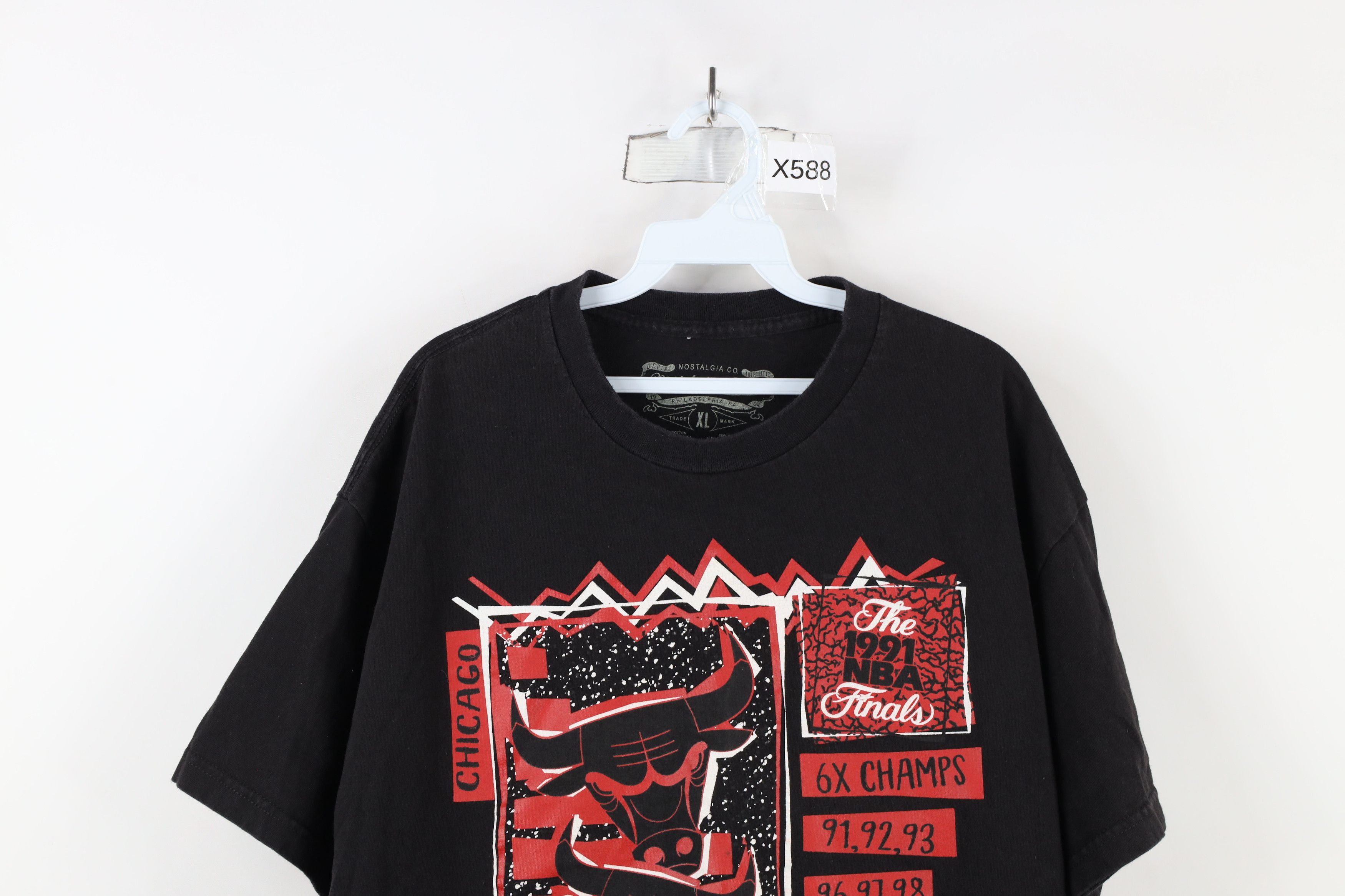 Mitchell & Ness × Vintage Mitchell & Ness Hardwood Classics Bulls Basketball T-Shirt Size US XL / EU 56 / 4 - 2 Thumbnail
