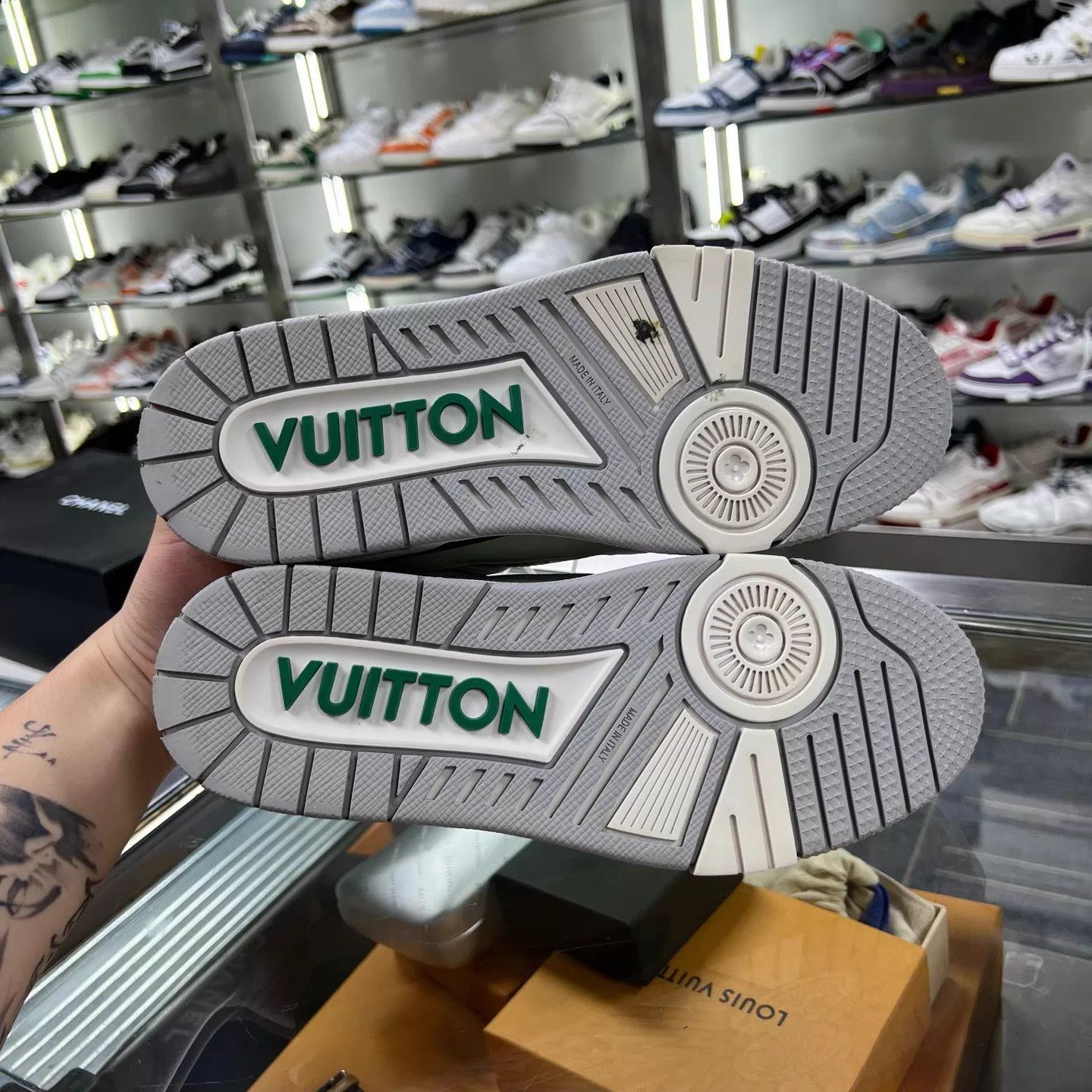 Louis Vuitton LV TRAINER White Green 38.5 YH20971 Size US 8 / IT 38 - 6 Thumbnail