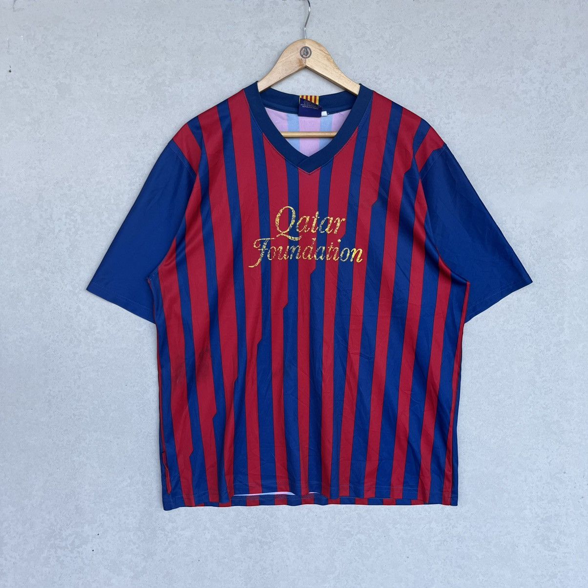 Other Vintage Barcelona Red & Blue Striped Football Shirt Size L Size US L / EU 52-54 / 3 - 1 Thumbnail