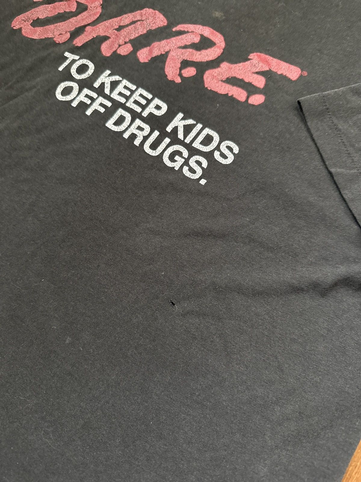 D.A.R.E Vintage 90s DARE Black Single Stitch Tee Shirt Size US XL / EU 56 / 4 - 4 Thumbnail