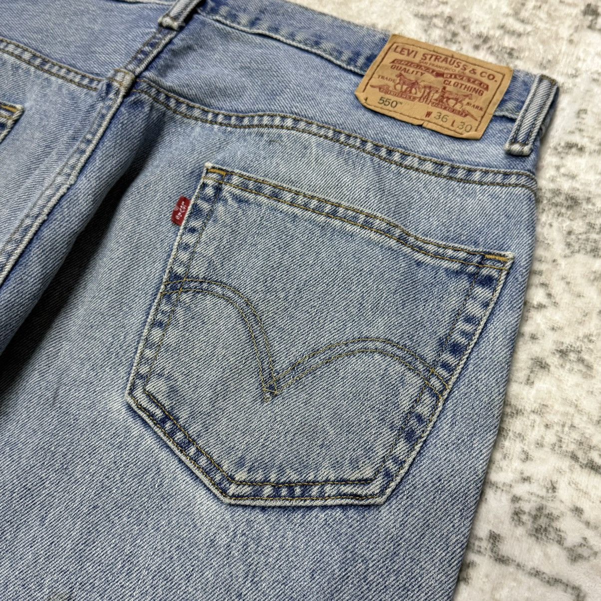 Levi's Vintage Levis 550 Relaxad Fit Distressed Fade Jeans Size US 36 / EU 52 - 9 Thumbnail