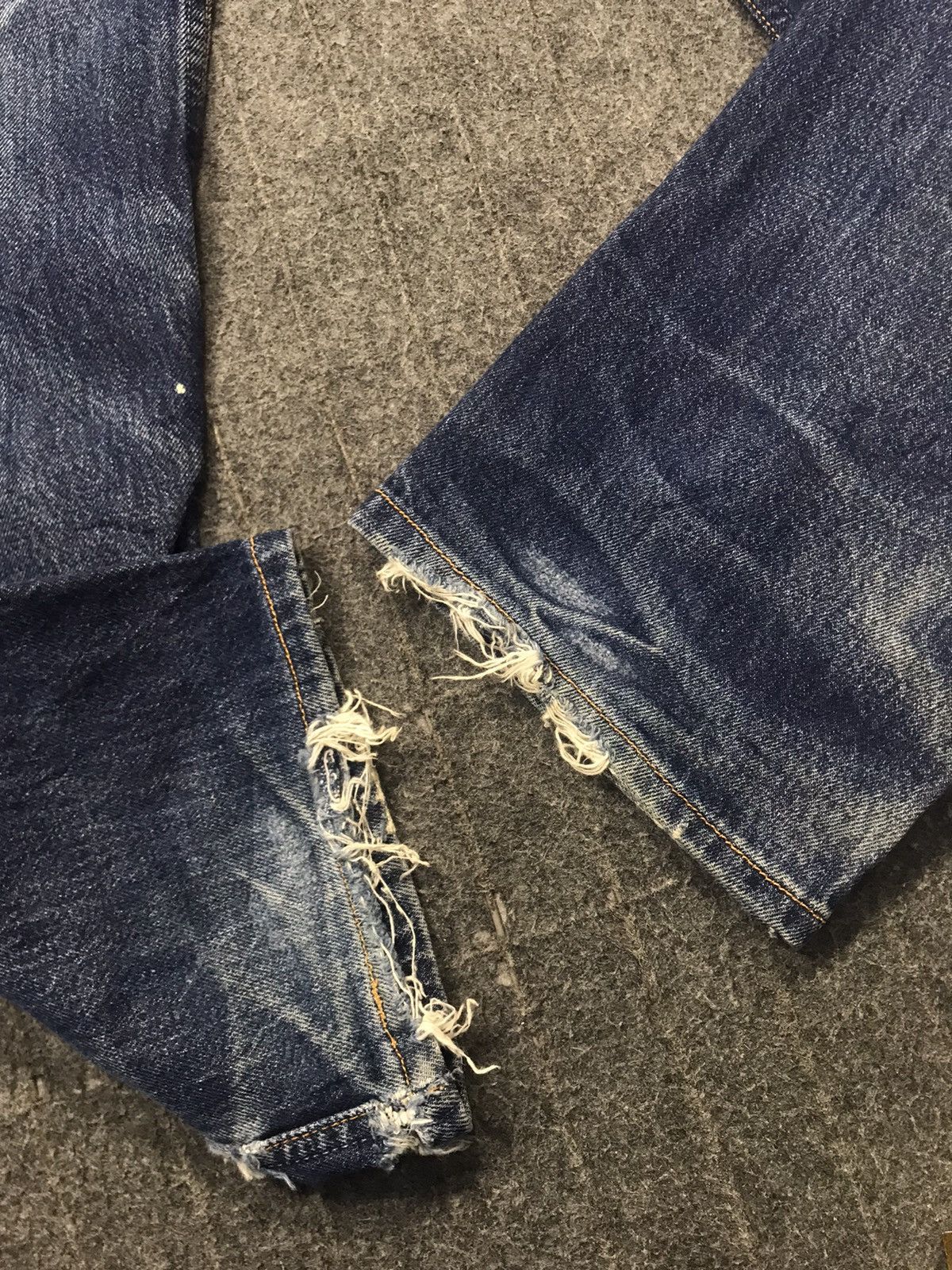 Levi's Vintage Clothing Levi's 90s Lot 501 Indigo Denim Jeans Buttonfly E181 Size US 30 / EU 46 - 19 Thumbnail
