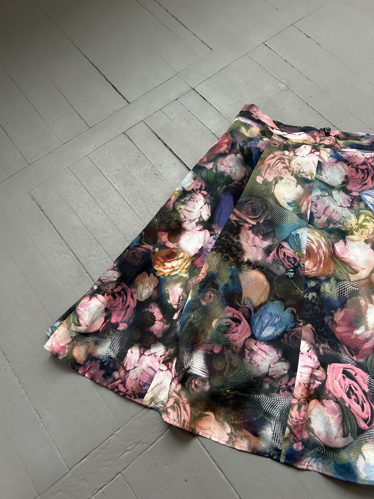 Paul Smith Paul Smith midi skirt floral print Size 27" / US 4 / IT 40 - 2 Thumbnail