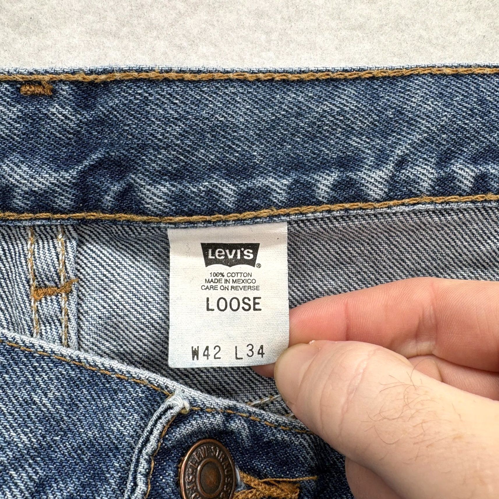 Levi's VINTAGE Levi's 545 Jeans Mens 42x34 Blue Medium Wash Denim Loose Fit Tapered Leg Size US 42 / EU 58 - 4 Thumbnail