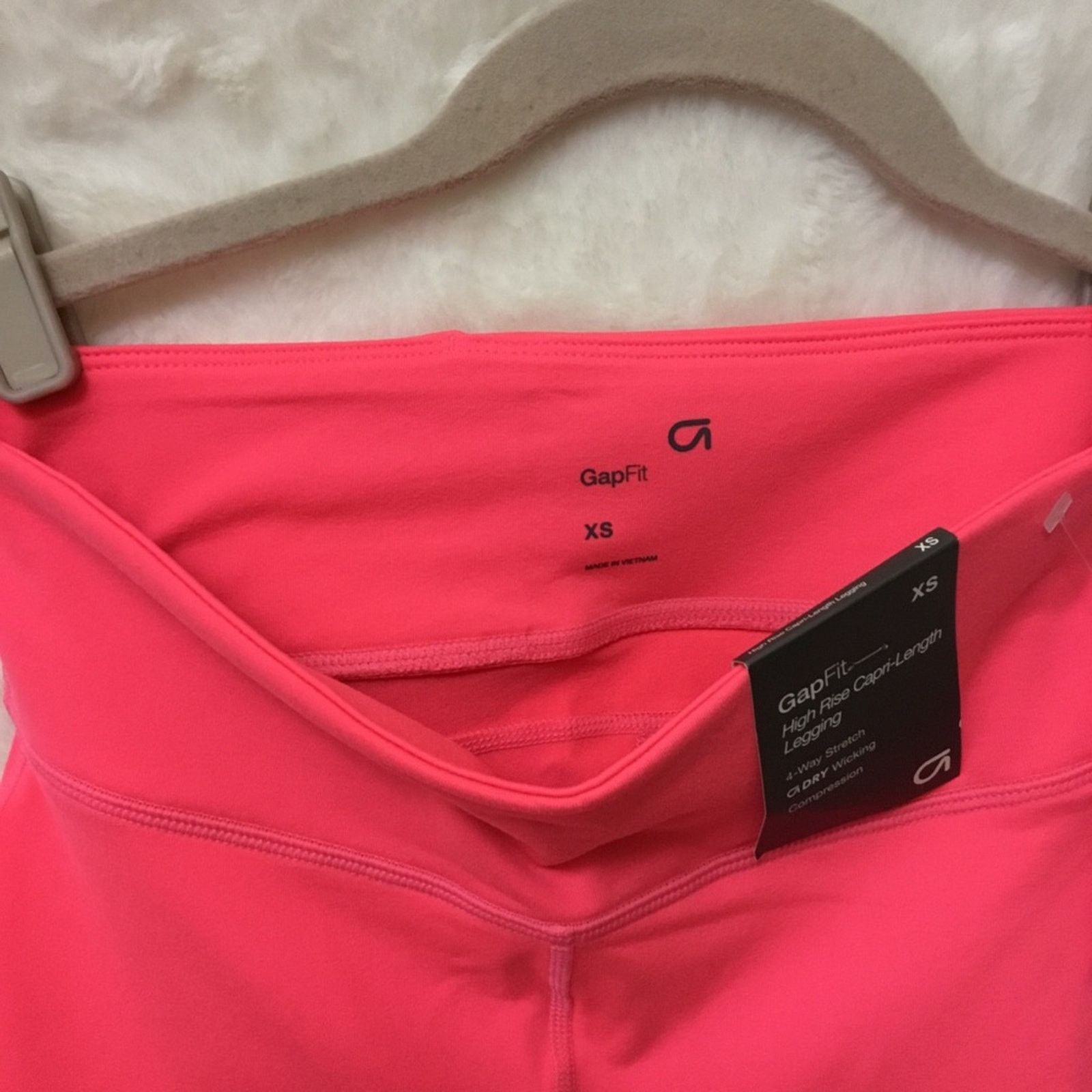 Gap GapFit Bright Neon Pink Compression Capris Size 26" / US 2 / IT 38 - 3 Thumbnail