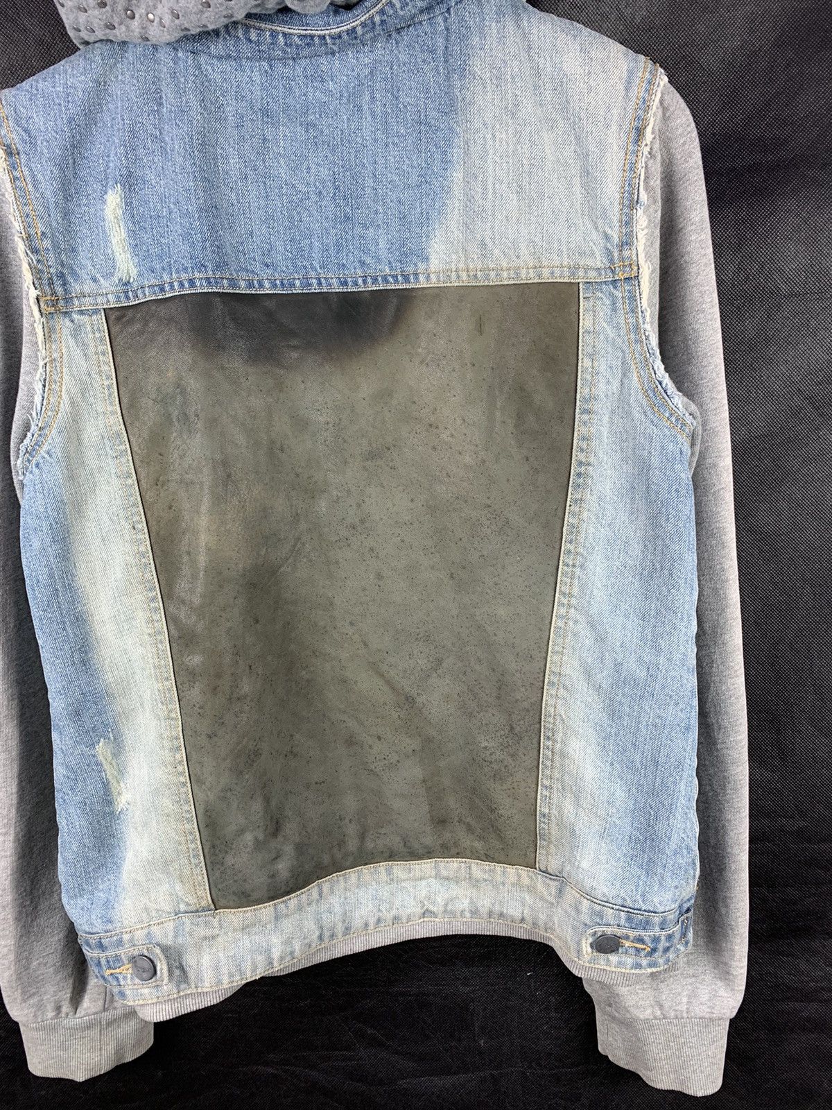 RVCA Steals! RVCA Erin Wasson Distressed Denim Jeans Jacket Size US M / EU 48-50 / 2 - 4 Thumbnail