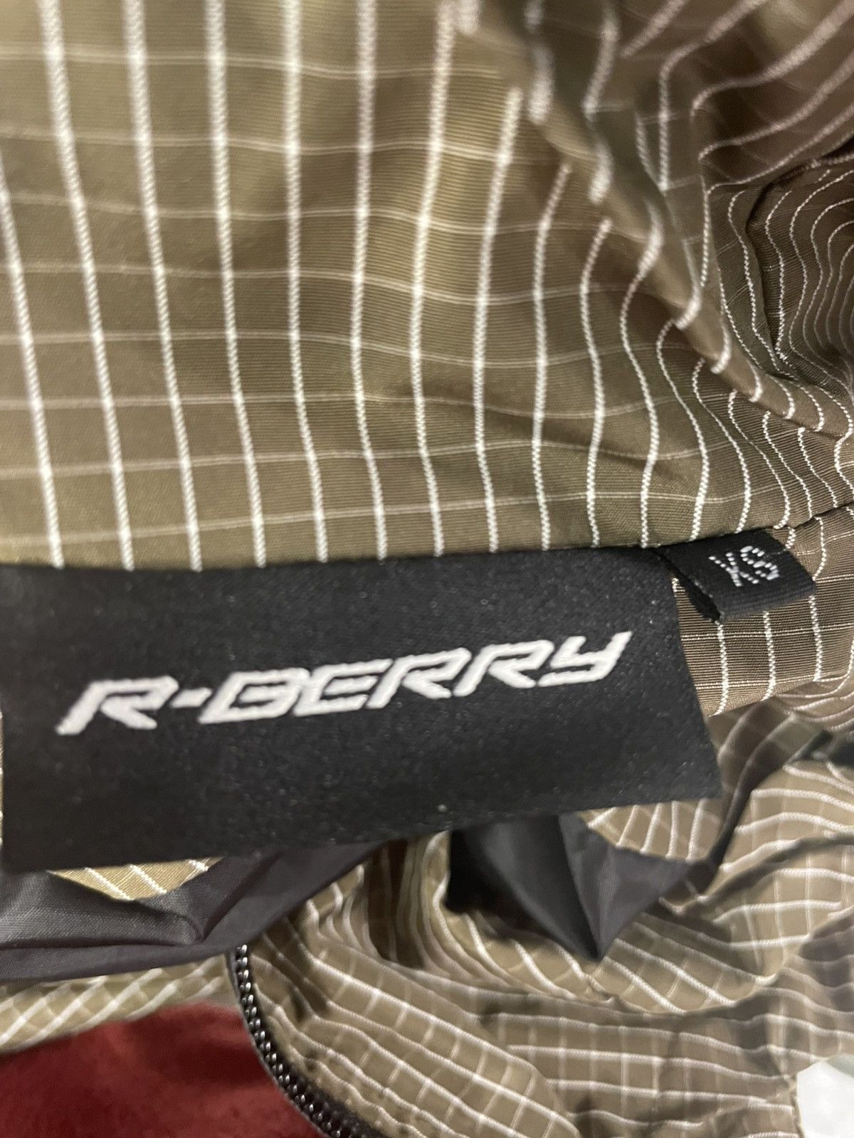 The GV Gallery Raspberry rain jacket Size US XS / EU 42 / 0 - 2 Thumbnail
