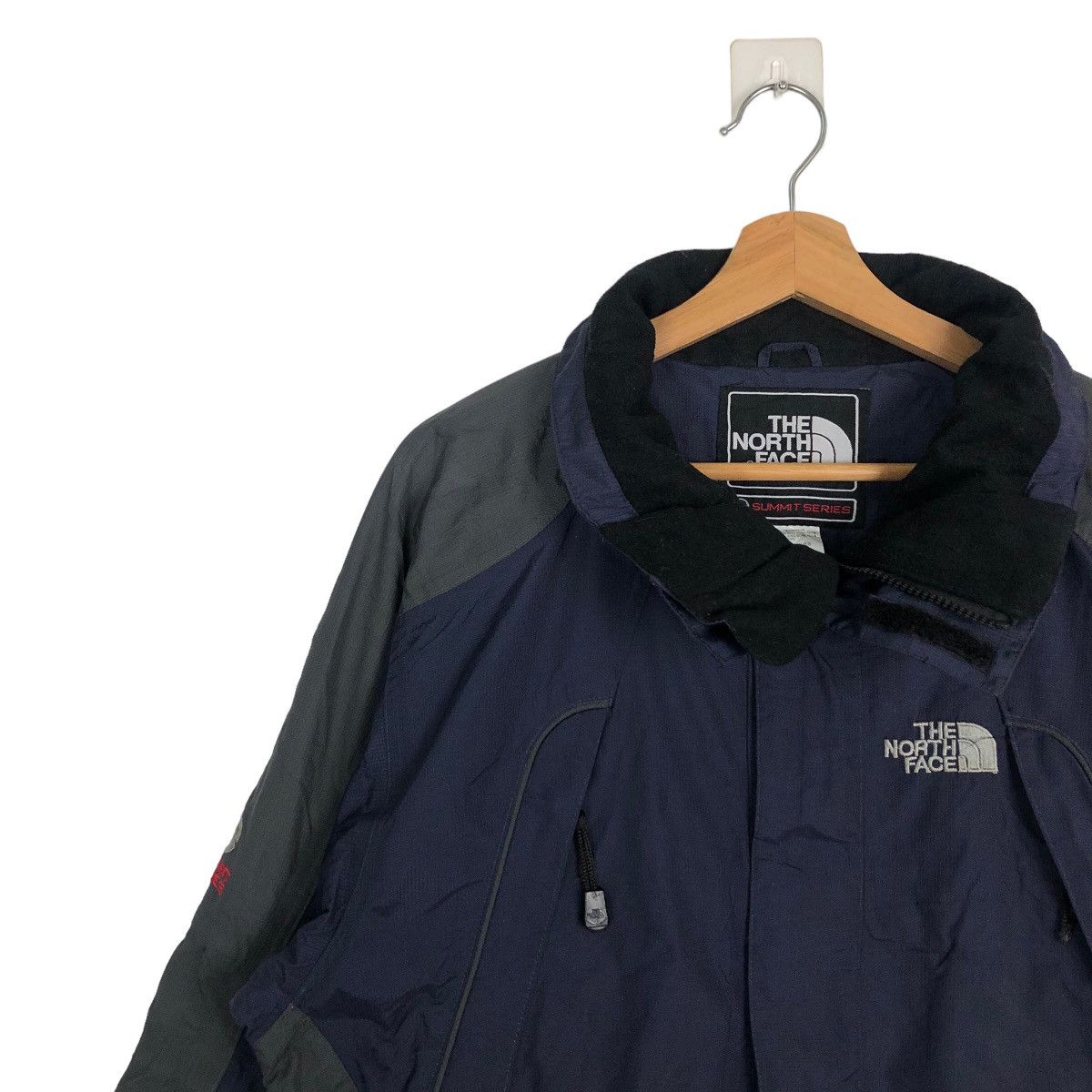 The North Face VINTAGE THE NORTH FACE SUMMIT SERIES SURVIVAL JACKET Size US L / EU 52-54 / 3 - 6 Thumbnail