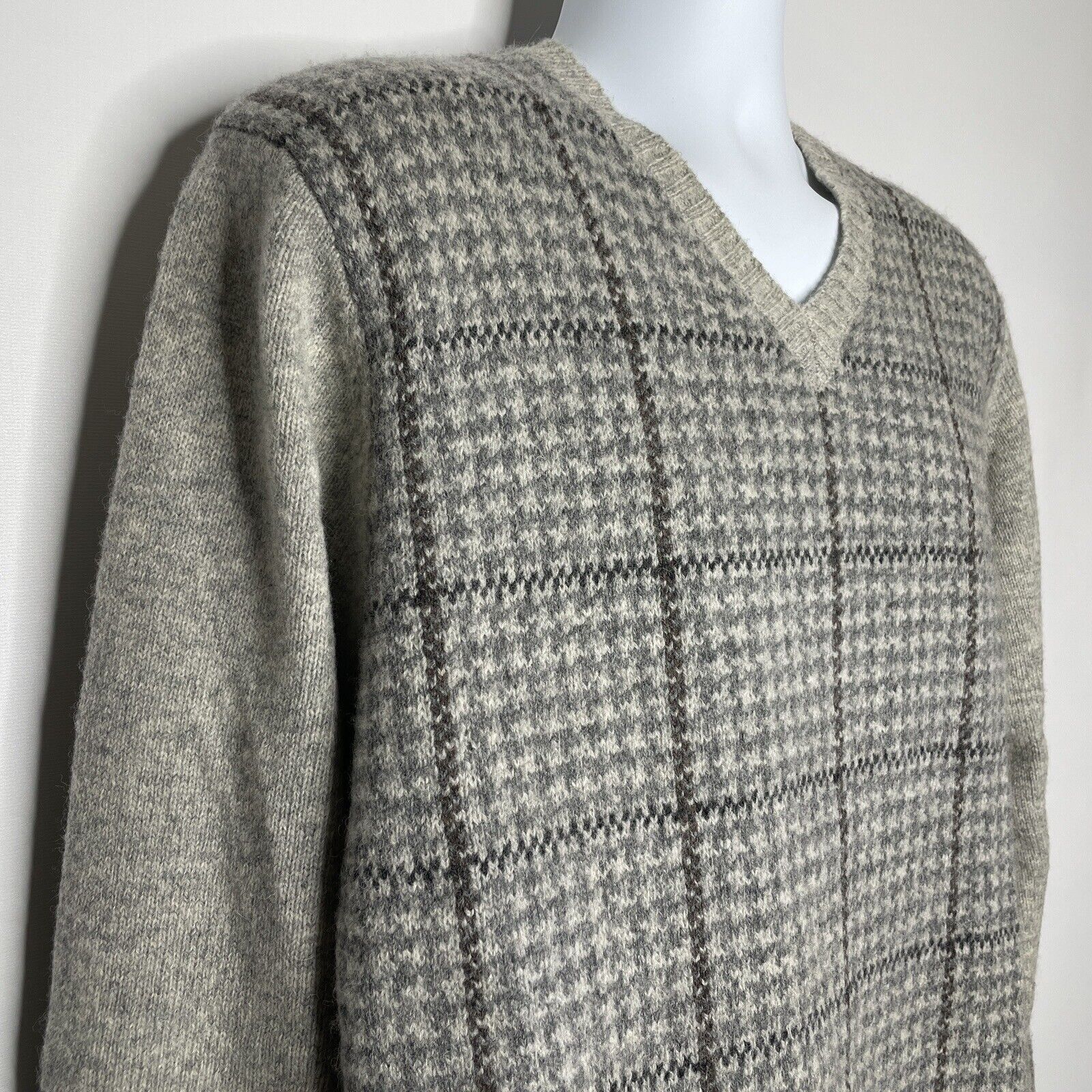 Vintage 80s Gray Shetland Wool Houndstooth Plaid Pullover Sweater Size US L / EU 52-54 / 3 - 4 Thumbnail