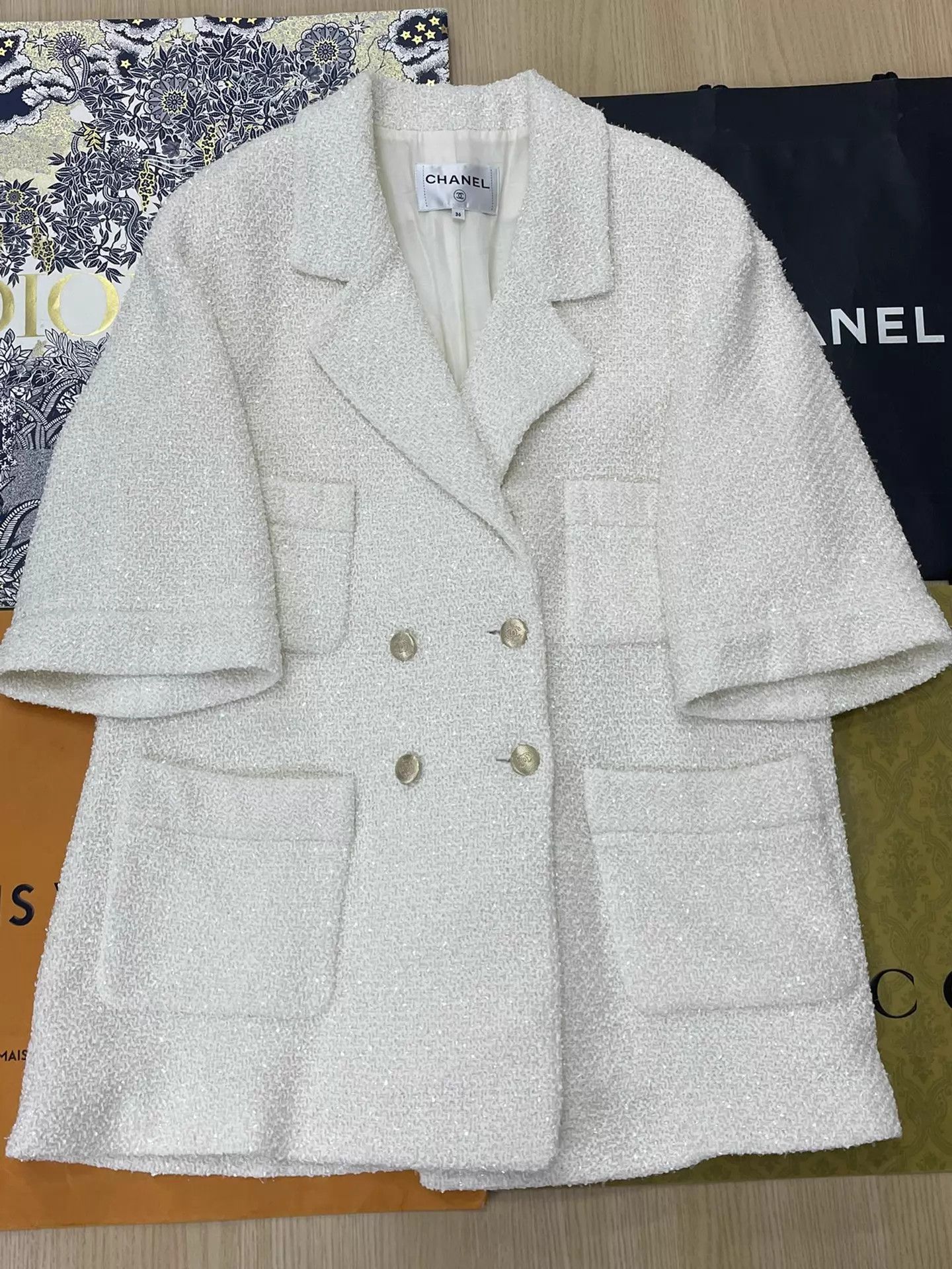 Chanel Chanel White 4-Pocket Oversized Jacket Women's 36 Size XS / US 0-2 / IT 36-38 - 1 Thumbnail