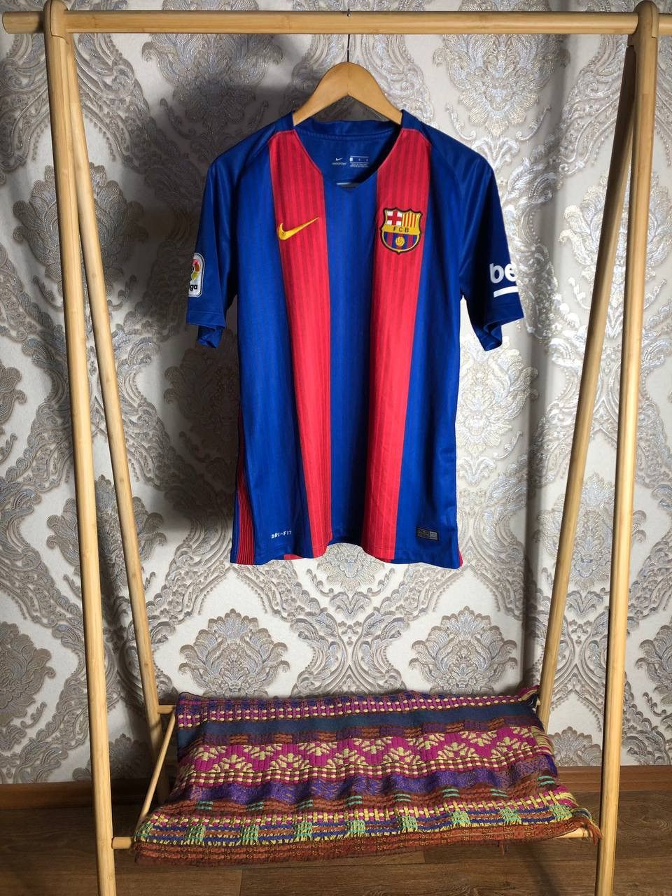 Vintage NIKE FC BARCELONA SPAIN SOCCER JERSEY RETRO BLOKE Y2K 90s Size US L / EU 52-54 / 3 - 1 Thumbnail