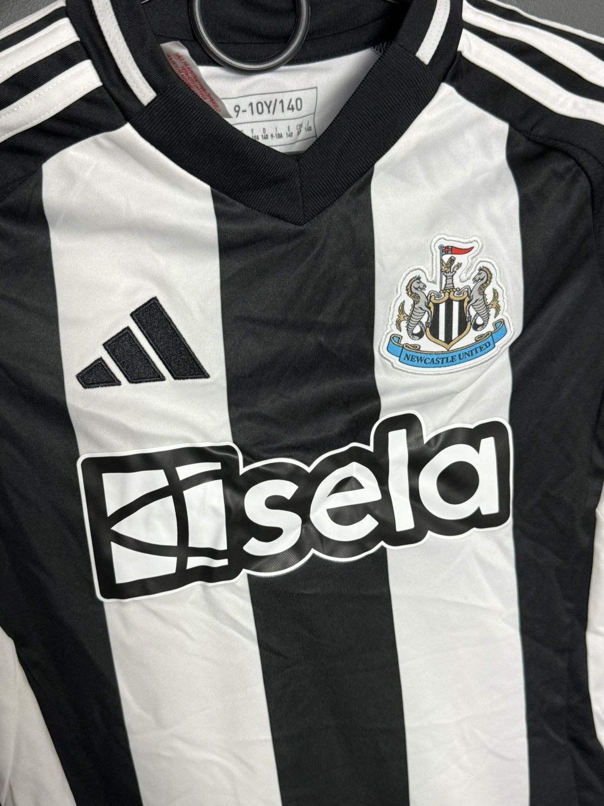 Adidas KIDS New Newcastle United 24/25 Home Isak Football Jersey Size US XS / EU 42 / 0 - 4 Thumbnail