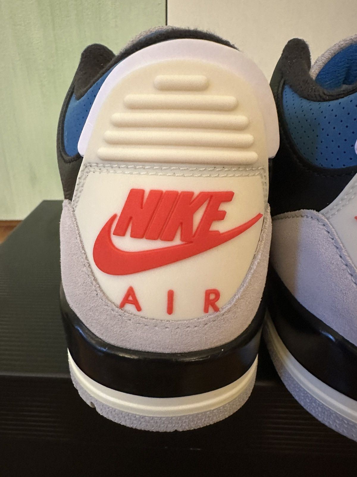 Jordan Brand × Nike Jordan 3 Rare Air Size US 11 / EU 44 - 7 Thumbnail
