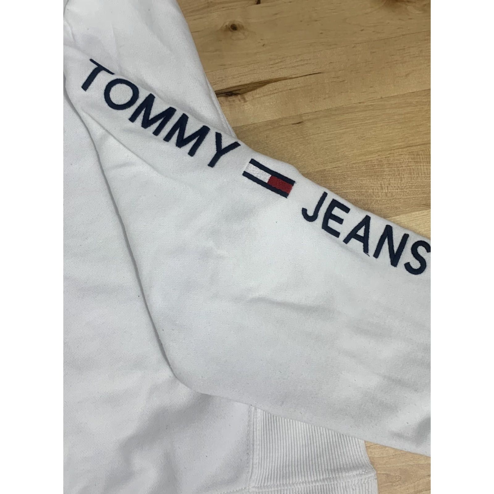 Tommy Hilfiger VINTAGE Tommy Hilfiger White Sweatshirt L Distressed Worn 90s Style Pullover Sweater Cotton Blend Hip Hop Mens Size L / US 10 / IT 46 - 5 Thumbnail