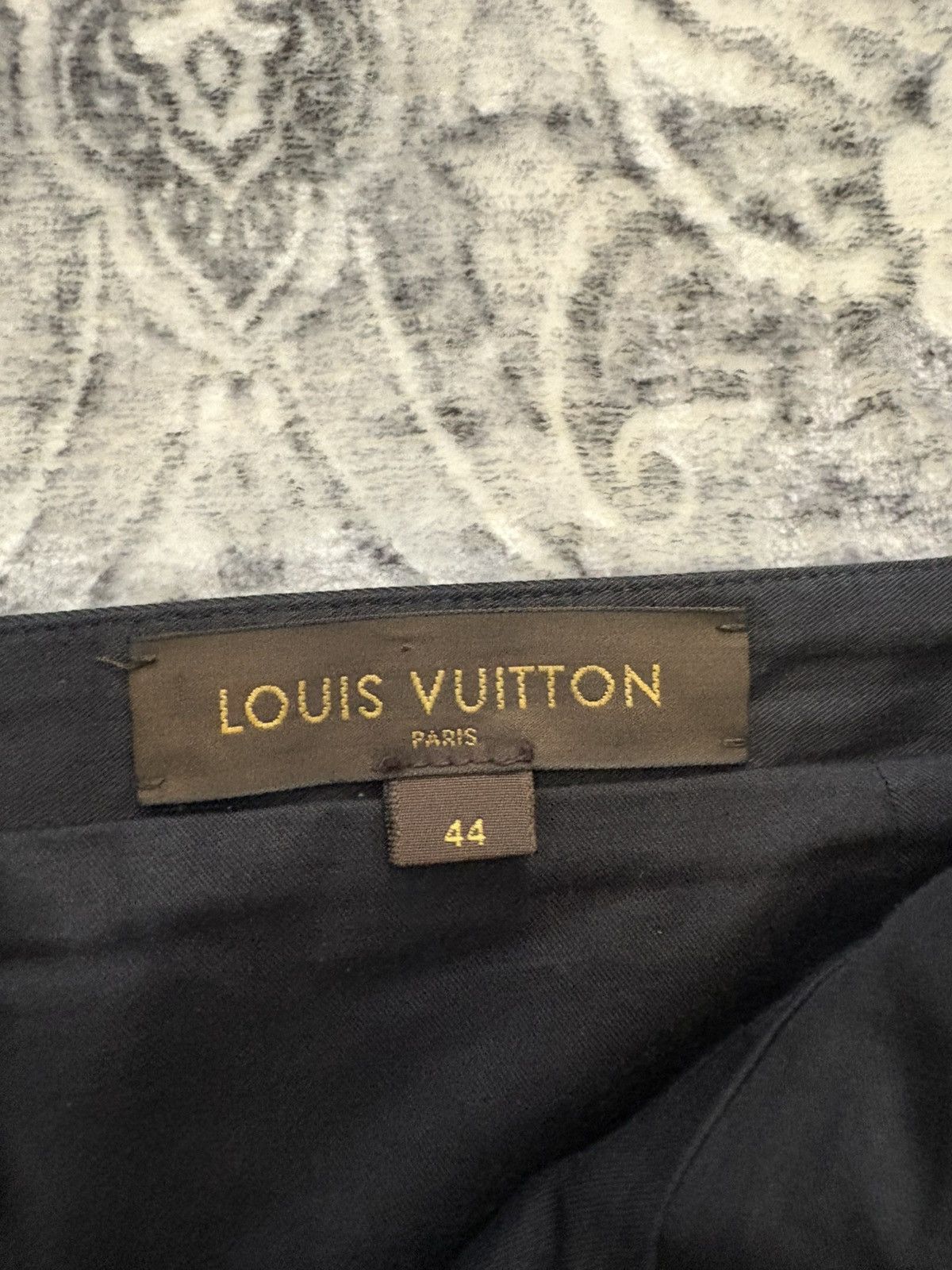 Louis Vuitton Louis vutton with Lv buckles on each side Size US 44 / EU 60 - 8 Thumbnail