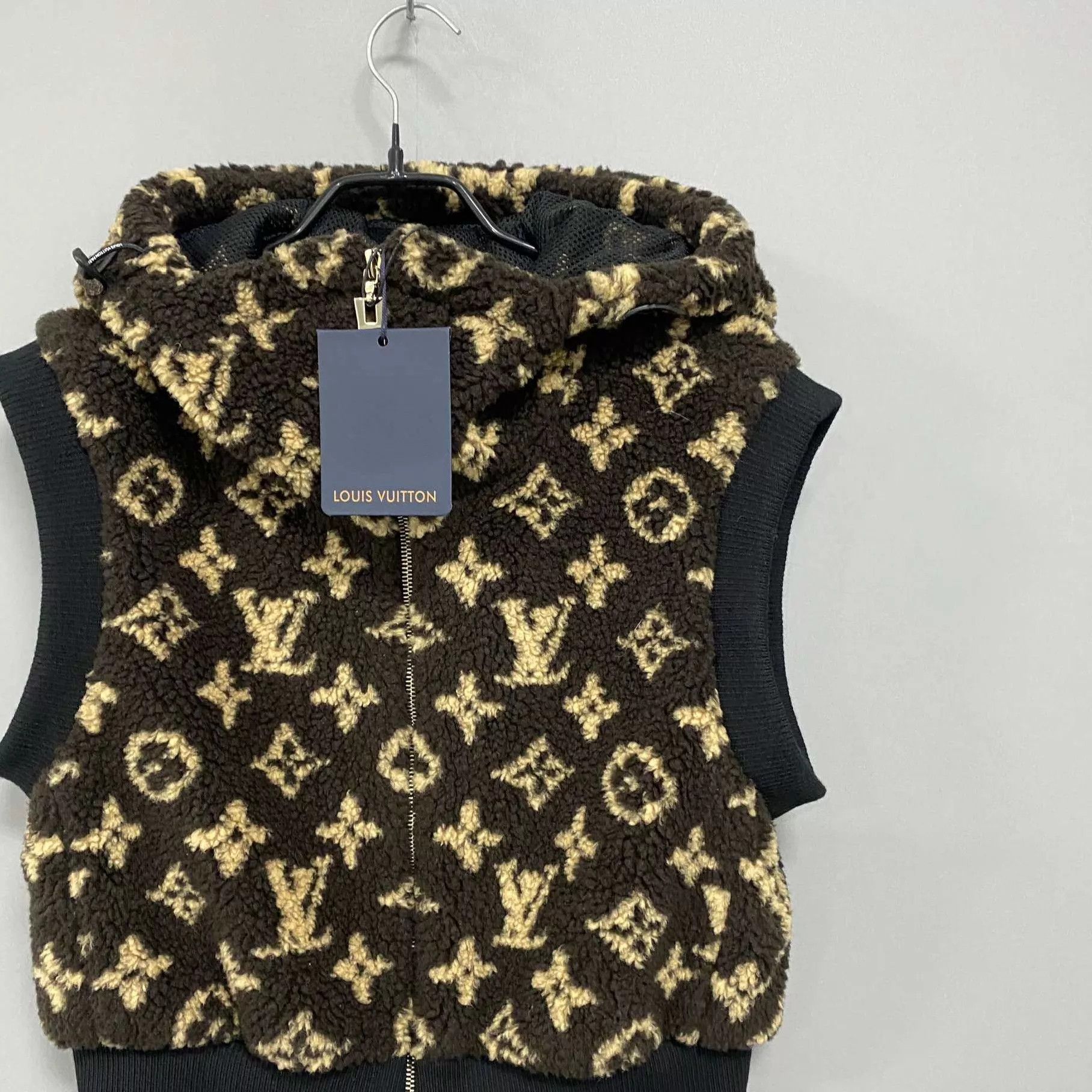 Louis Vuitton LV brown all over logo teddy vest size 38 Size S / US 4 / IT 40 - 2 Thumbnail