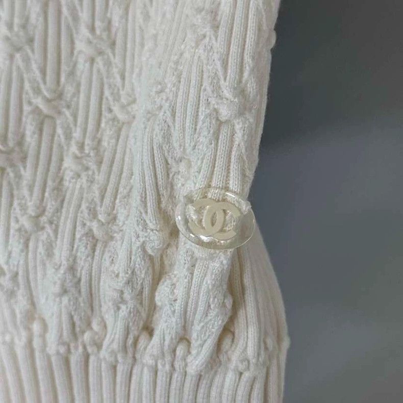 Chanel Chanel Small logo knitted short sleeves 2504-Nextarrow Size S / US 4 / IT 40 - 4 Thumbnail