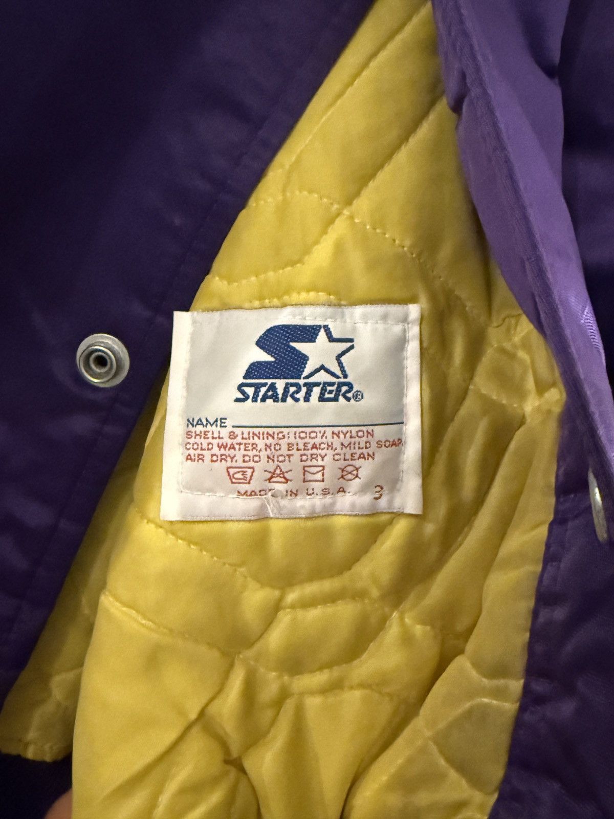 Starter LAKERS NBA AUTHENTIC SNAP TEAM JACKET Size US XL / EU 56 / 4 - 4 Thumbnail