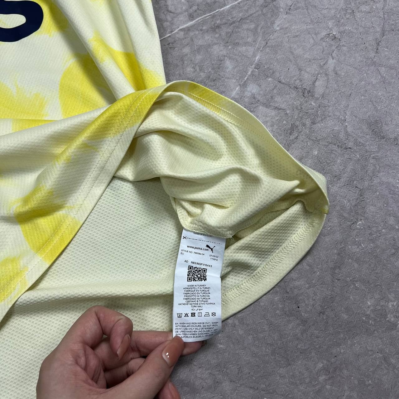Vintage Puma Fenerbahce Away Football Jersey 2022/2023 Size US M / EU 48-50 / 2 - 3 Thumbnail