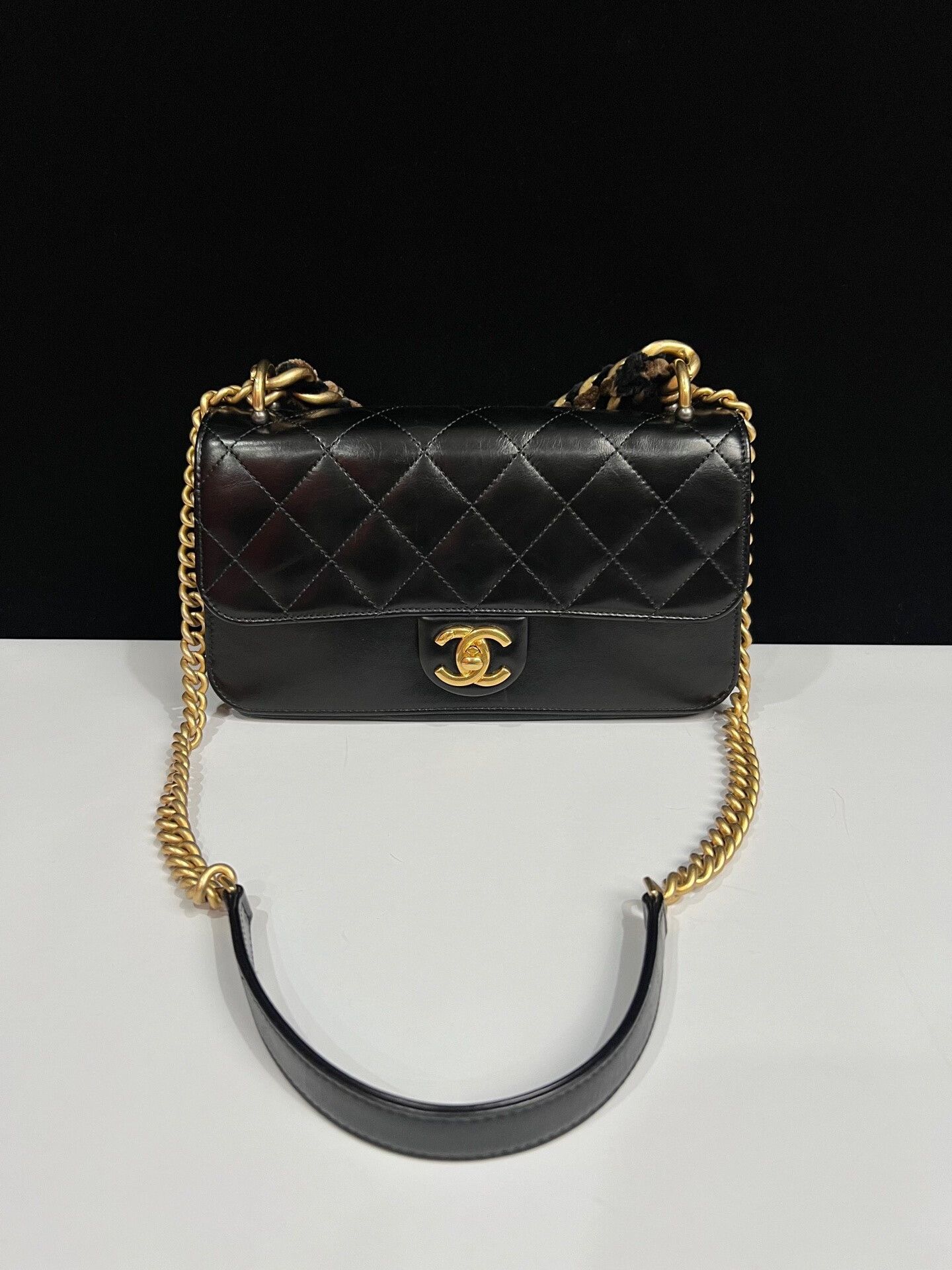 Chanel Pre-loved Bag Very good condition Size ONE SIZE - 1 Thumbnail