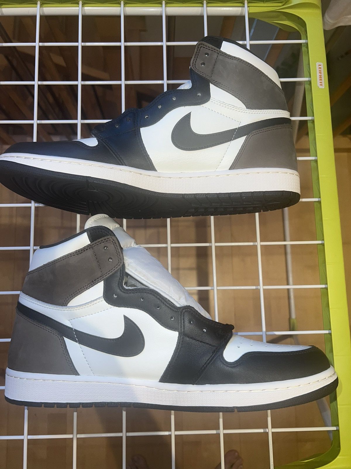Jordan Brand × Nike Jordan 1 Dark Mocha High US 15 Size US 15 / EU 48 - 2 Thumbnail