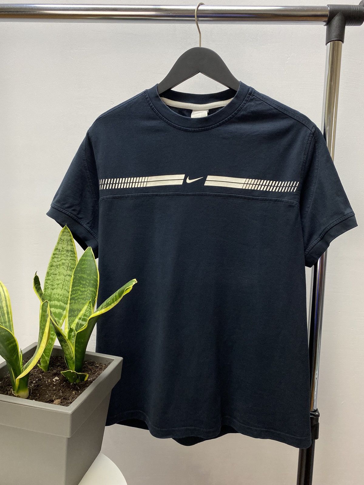 nike centre logo t shirt