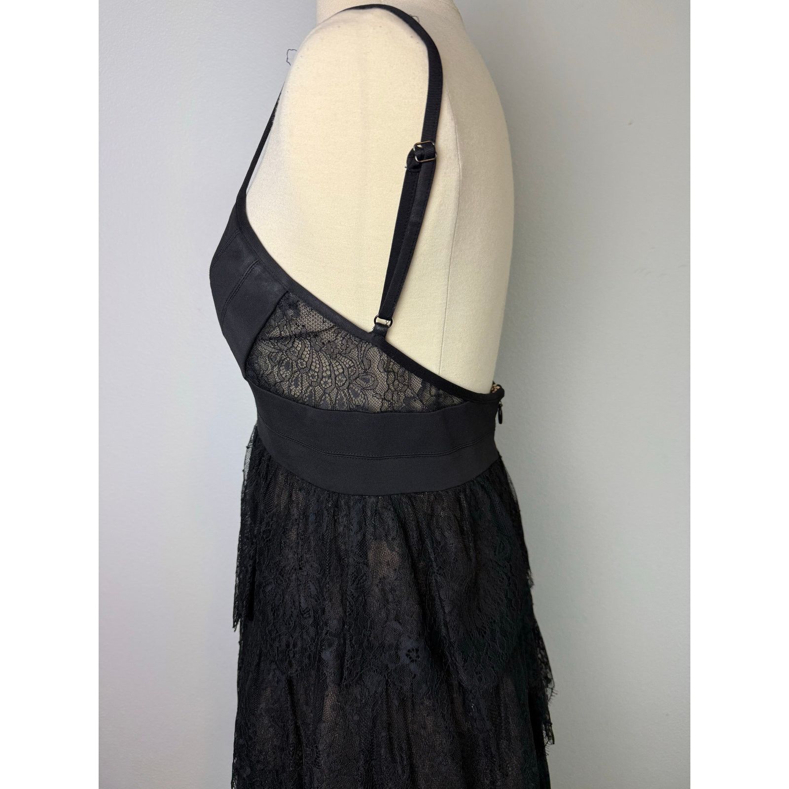 Bcbgmaxazria BCBG MAX AZRIA Little Black Lace Dress, Size Medium, Tiered Size M / US 6-8 / IT 42-44 - 3 Thumbnail