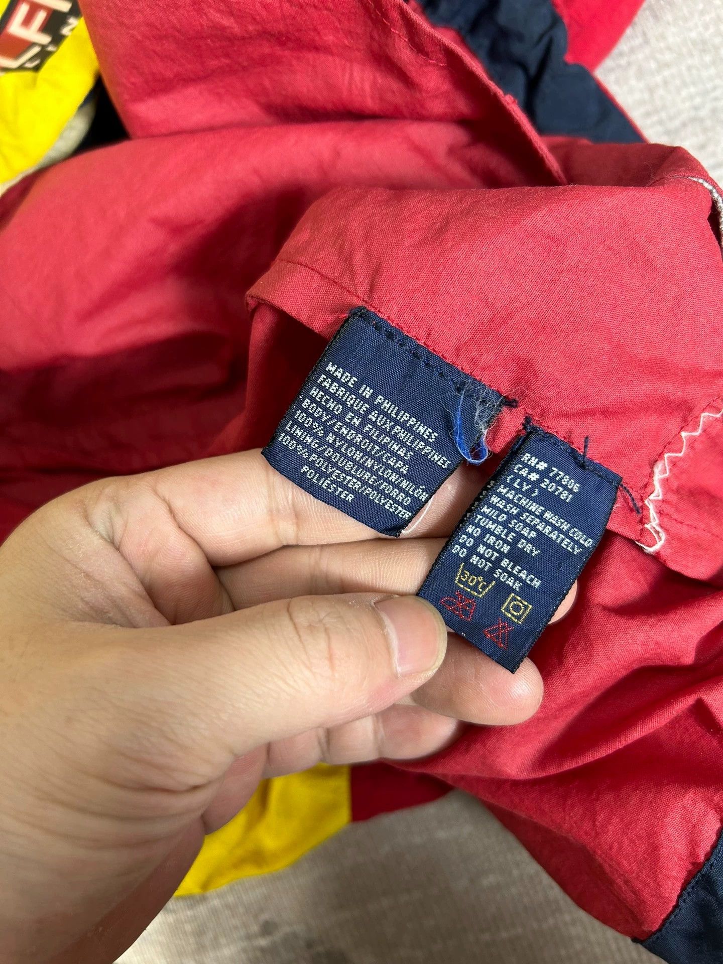 Tommy Hilfiger Vintage 90s Tommy Hilfiger Authentic Jacket / Windbreaker Size US L / EU 52-54 / 3 - 5 Thumbnail