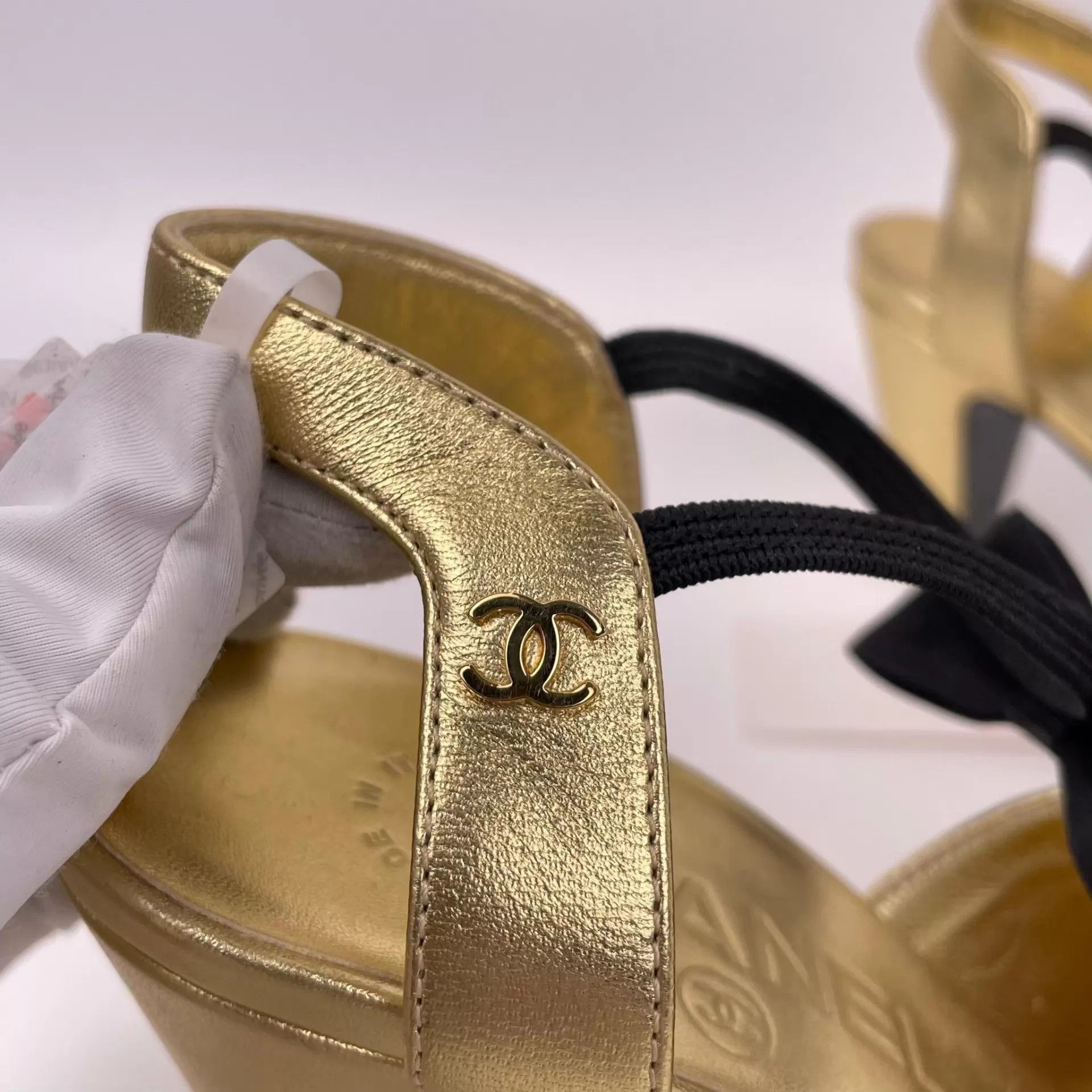 Chanel Chanel Gold & Black Colorblock Heels Size 36 Size US 5.5 / IT 35.5 - 6 Thumbnail