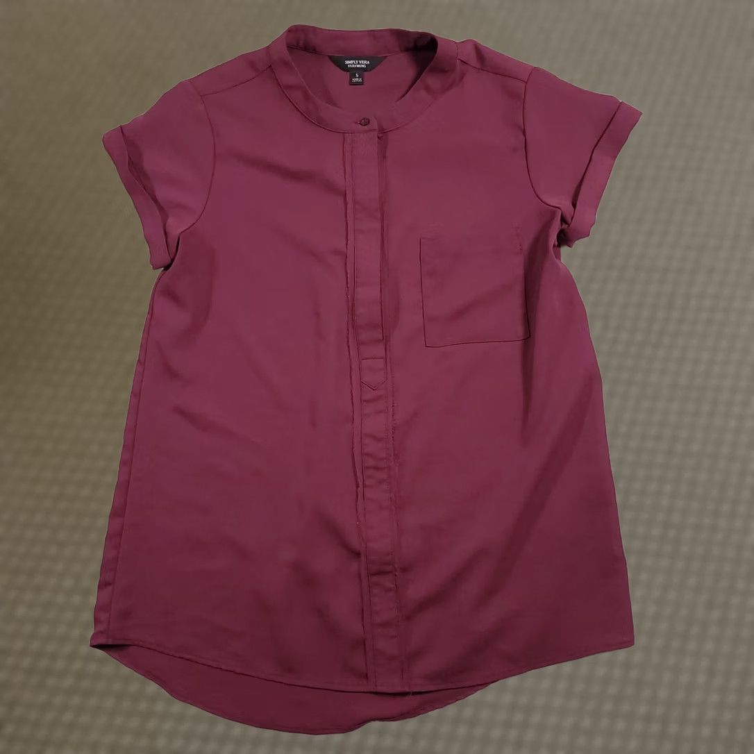 Vintage VINTAGE? No. Simply Vera Verawang Shirt Women S Short Sleeve Blouse Pink Henley Shirt Women S Pink Henley Blouse Size S / US 4 / IT 40 - 1 Thumbnail
