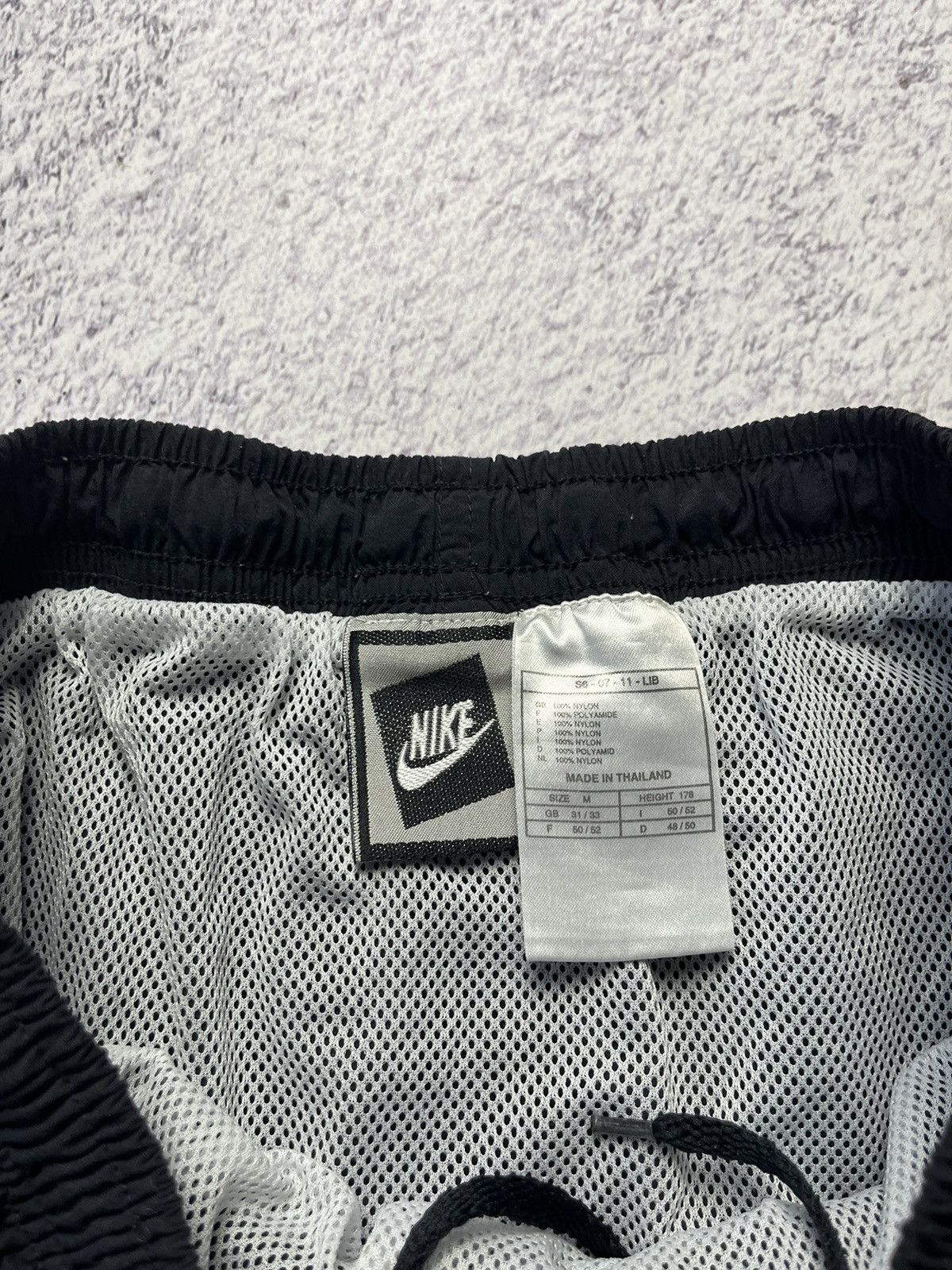 Nike Rare Vintage Nike Shorts Big Logo Y2K Size M Size US 32 / EU 48 - 8 Thumbnail