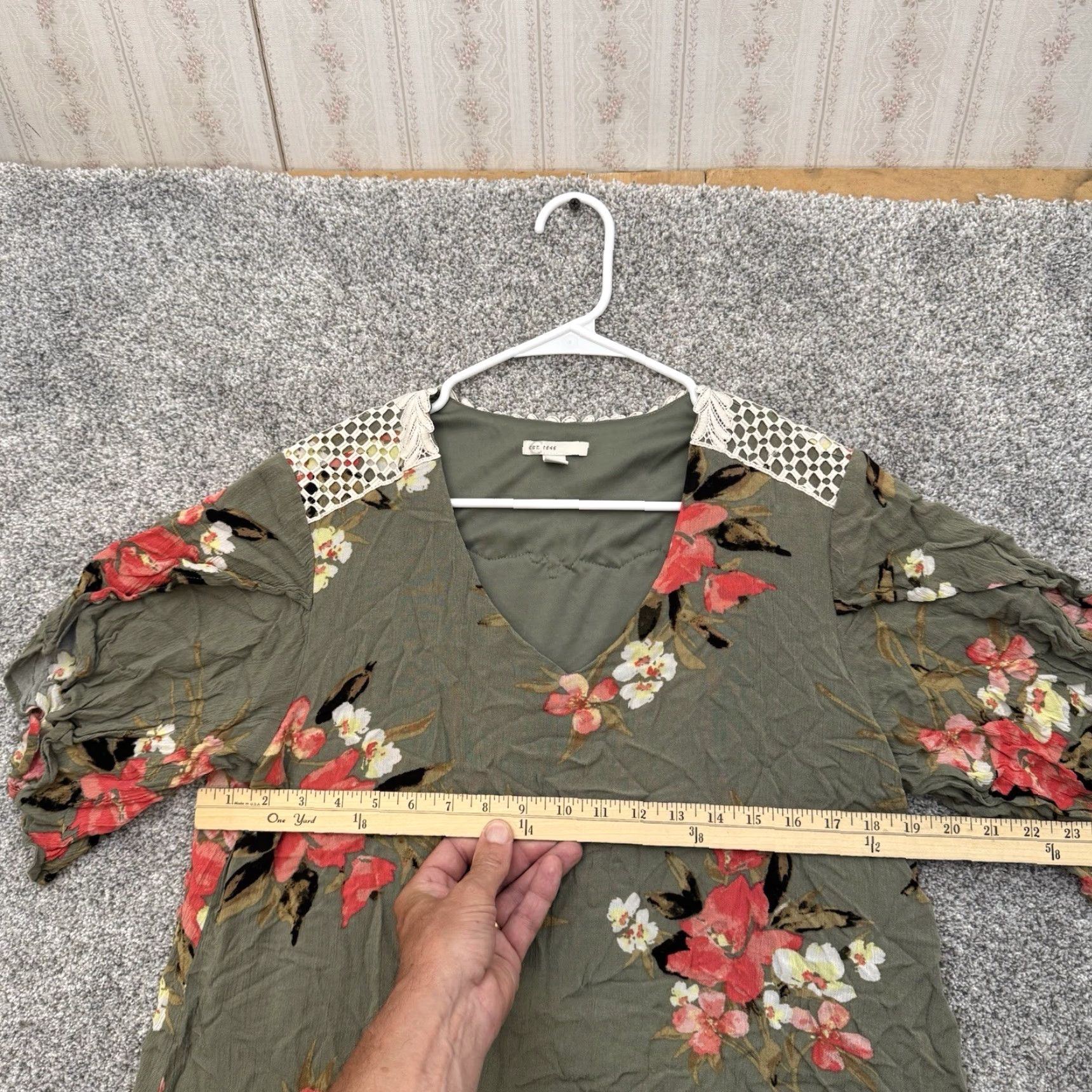 Vintage VINTAGE Floral Cottagecore Tunic Top Mini Dress Crochet Lace Yoke Boho Romantic Festival Blouse Women's L Green Polyester Rayon Crochet Bohemian 34.5" Size L / US 10 / IT 46 - 3 Thumbnail