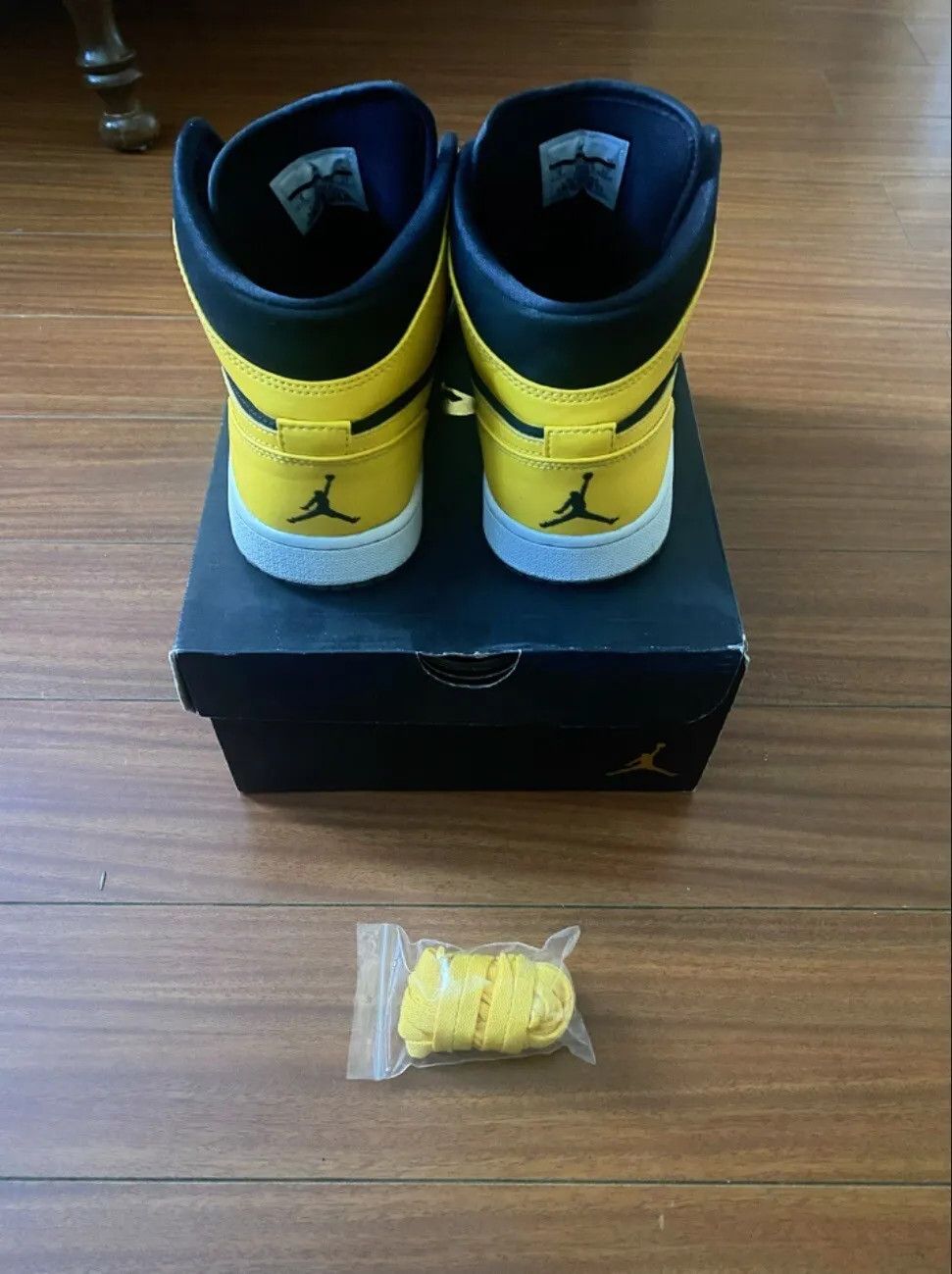 Jordan Brand AIR JORDAN 1 RETRO MID “NEW LOVE” (2017) Size US 9 / EU 42 - 7 Thumbnail