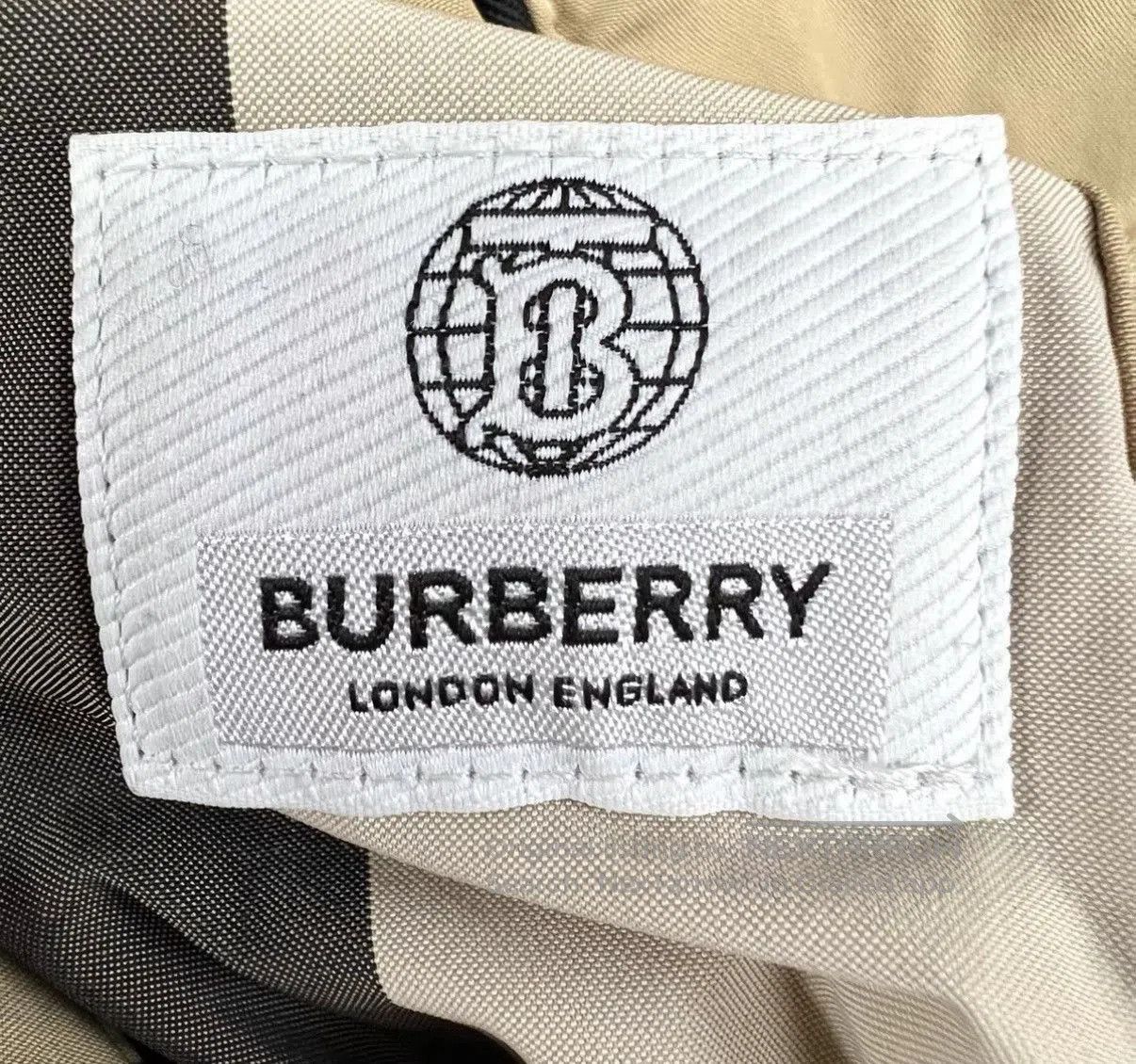 Burberry Black Hooded Puffer Jacket . Size US XS / EU 42 / 0 - 5 Thumbnail