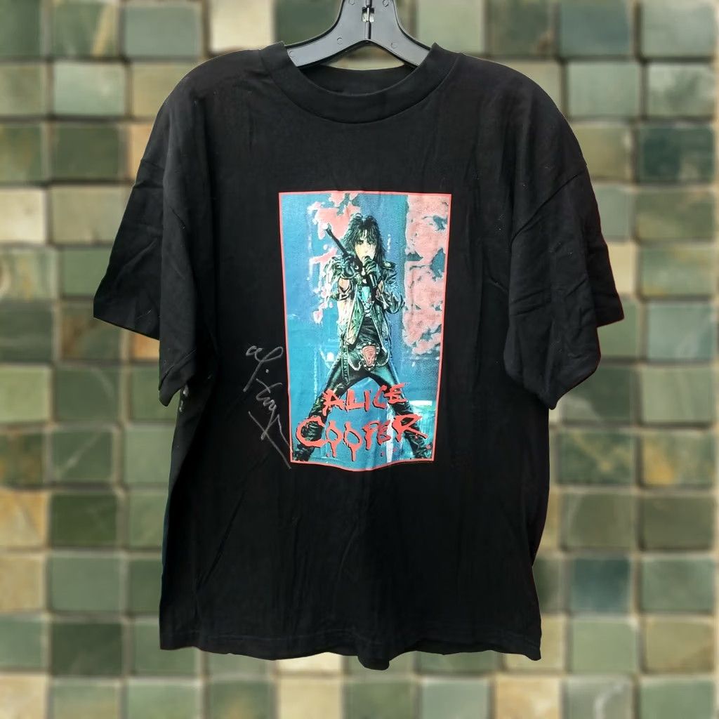 Vintage VINTAGE Alice Cooper Signed Rock N Roll Carnival Tour T-Shirt Size L Black Rock N Roll 1990s Mens Size US L / EU 52-54 / 3 - 1 Thumbnail