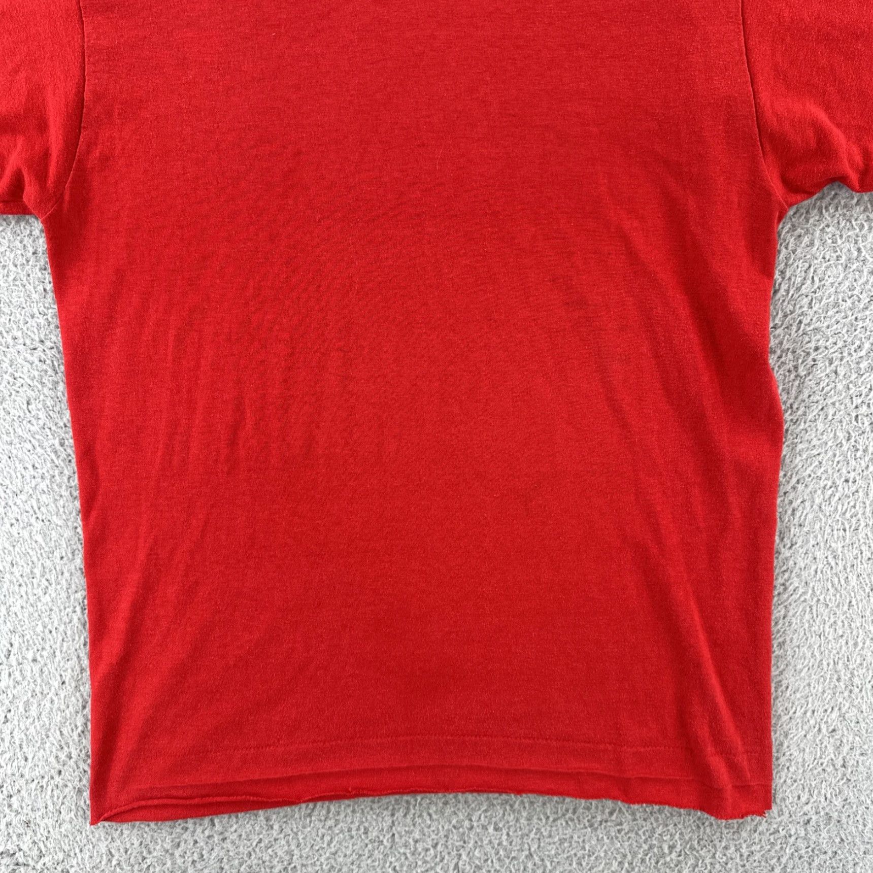 Vintage VINTAGE T Plus Mens L Red Short Sleeve Crew Neck Shirt USA 80s Single Stitch Womens? Size US L / EU 52-54 / 3 - 5 Thumbnail