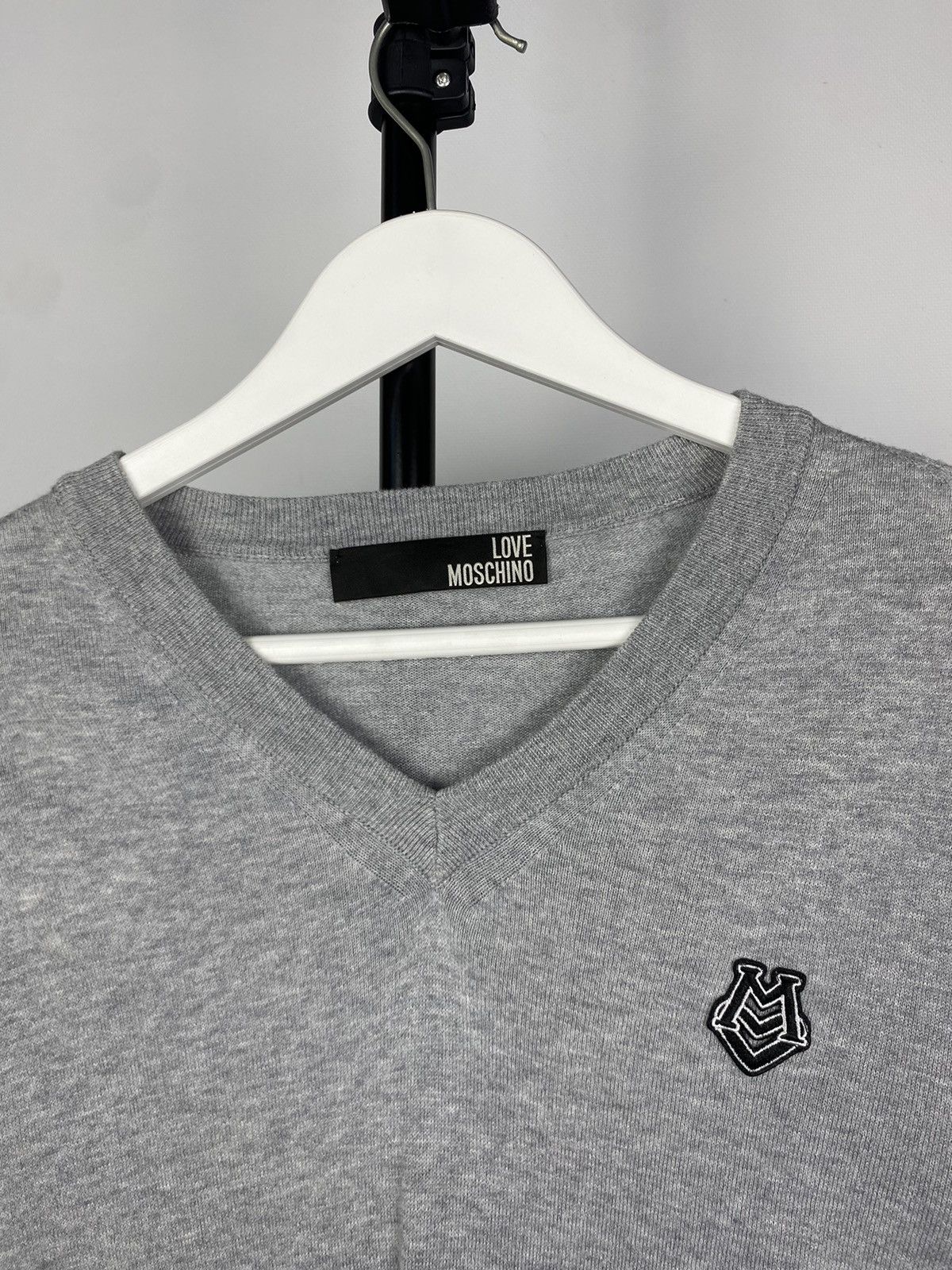 Designer × Moschino Love Moschino long sleeve knit V neck sweatshirt Size US M / EU 48-50 / 2 - 4 Thumbnail